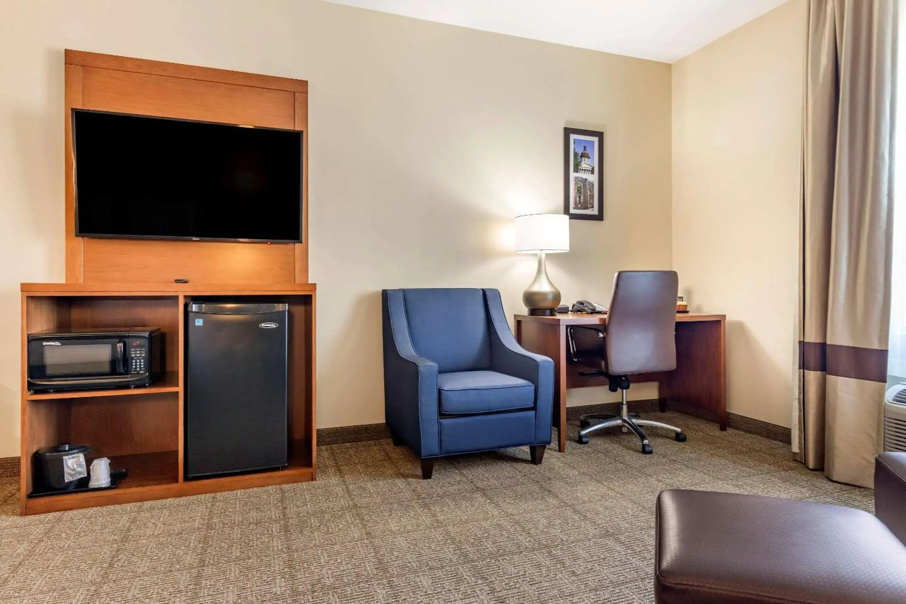 Photo of the whole room, Seating Area in Comfort Inn & Suites Orangeburg
