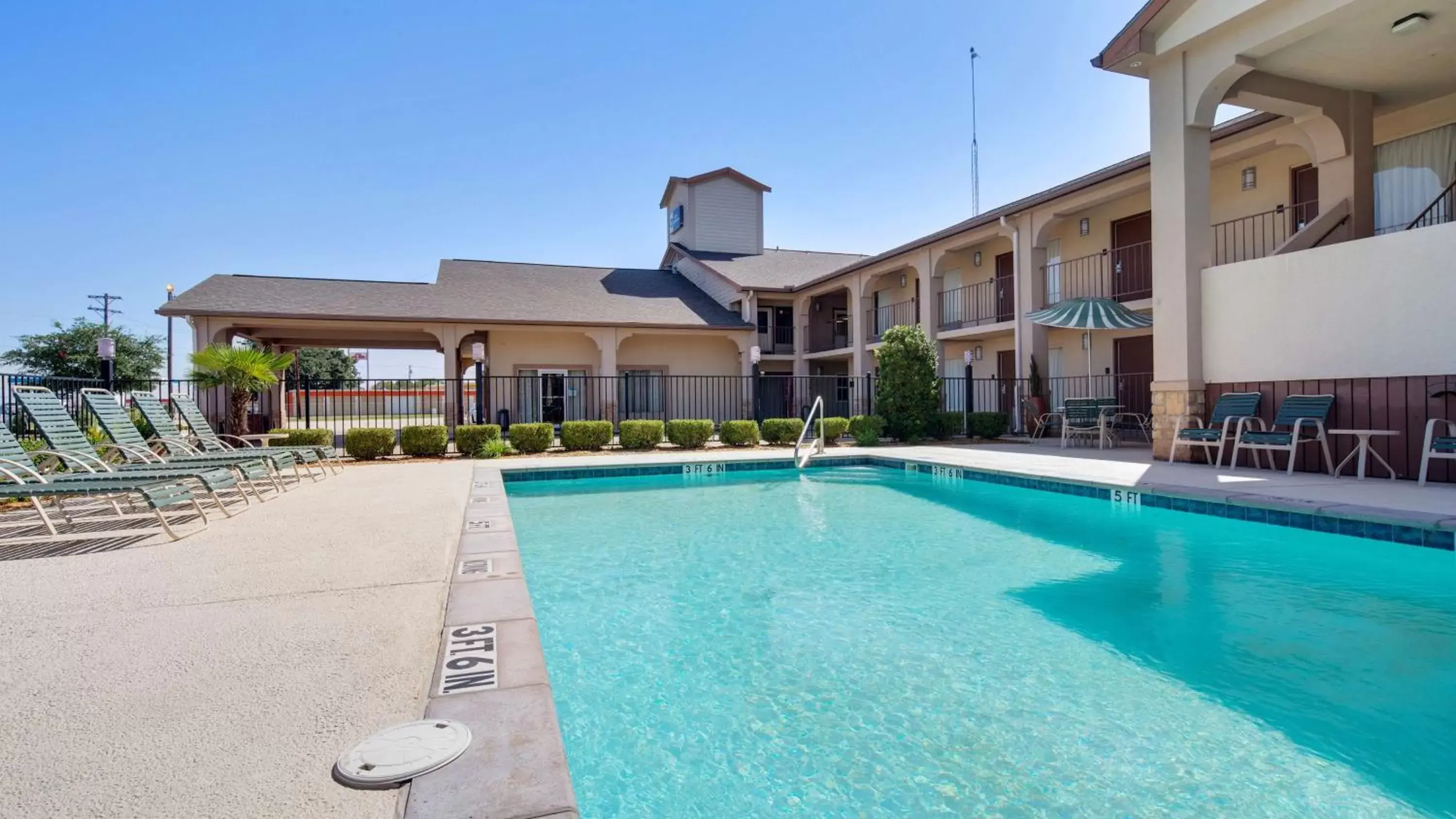 Pool view, Property Building in Best Western Canton Inn