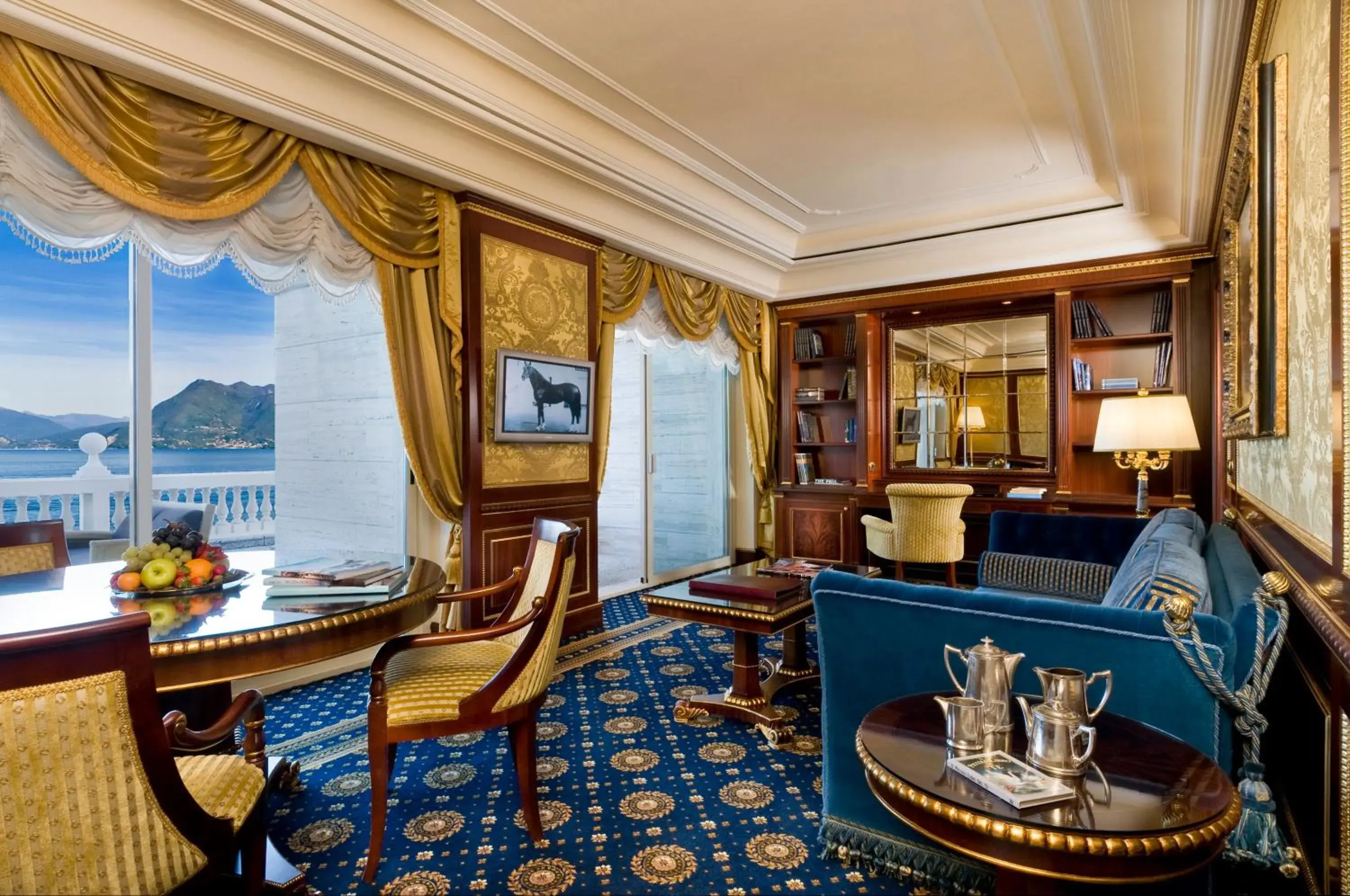 Living room, Seating Area in Grand Hotel Bristol