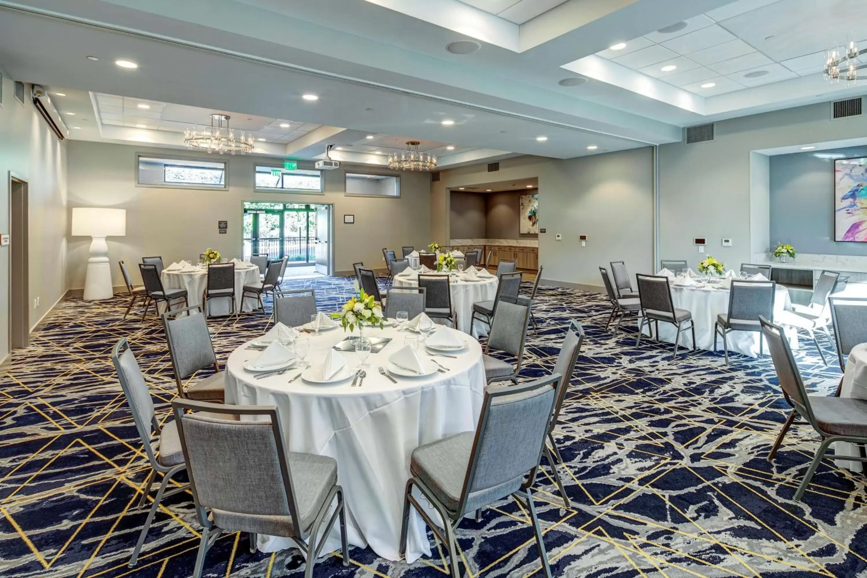 Meeting/conference room, Restaurant/Places to Eat in Hilton Garden Inn Wilsonville Portland