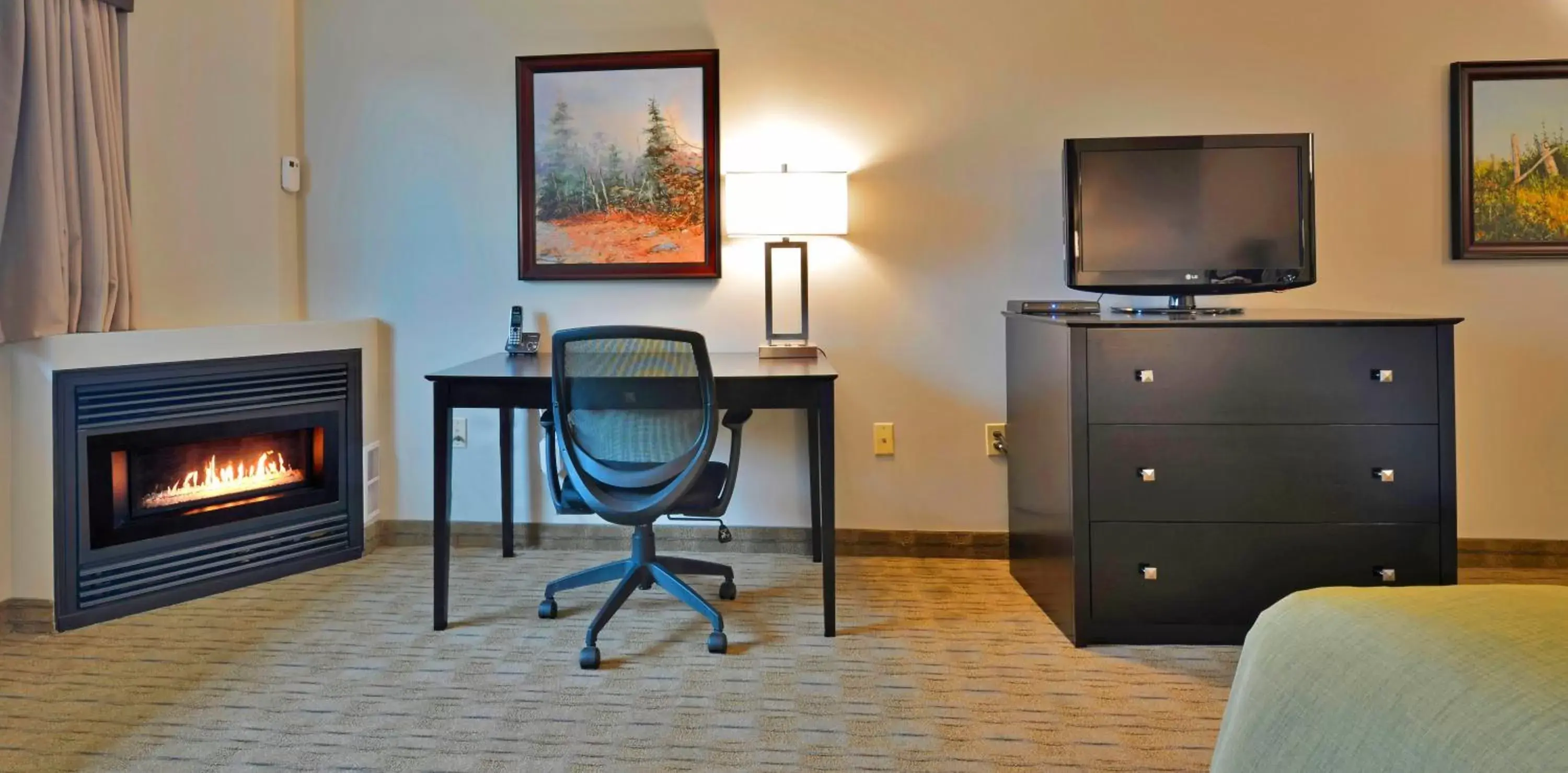 TV and multimedia, TV/Entertainment Center in Best Western Pembroke Inn & Conference Centre