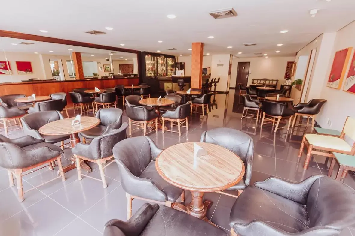 Lounge or bar, Restaurant/Places to Eat in Plaza Caldas da Imperatriz Resort & Spa