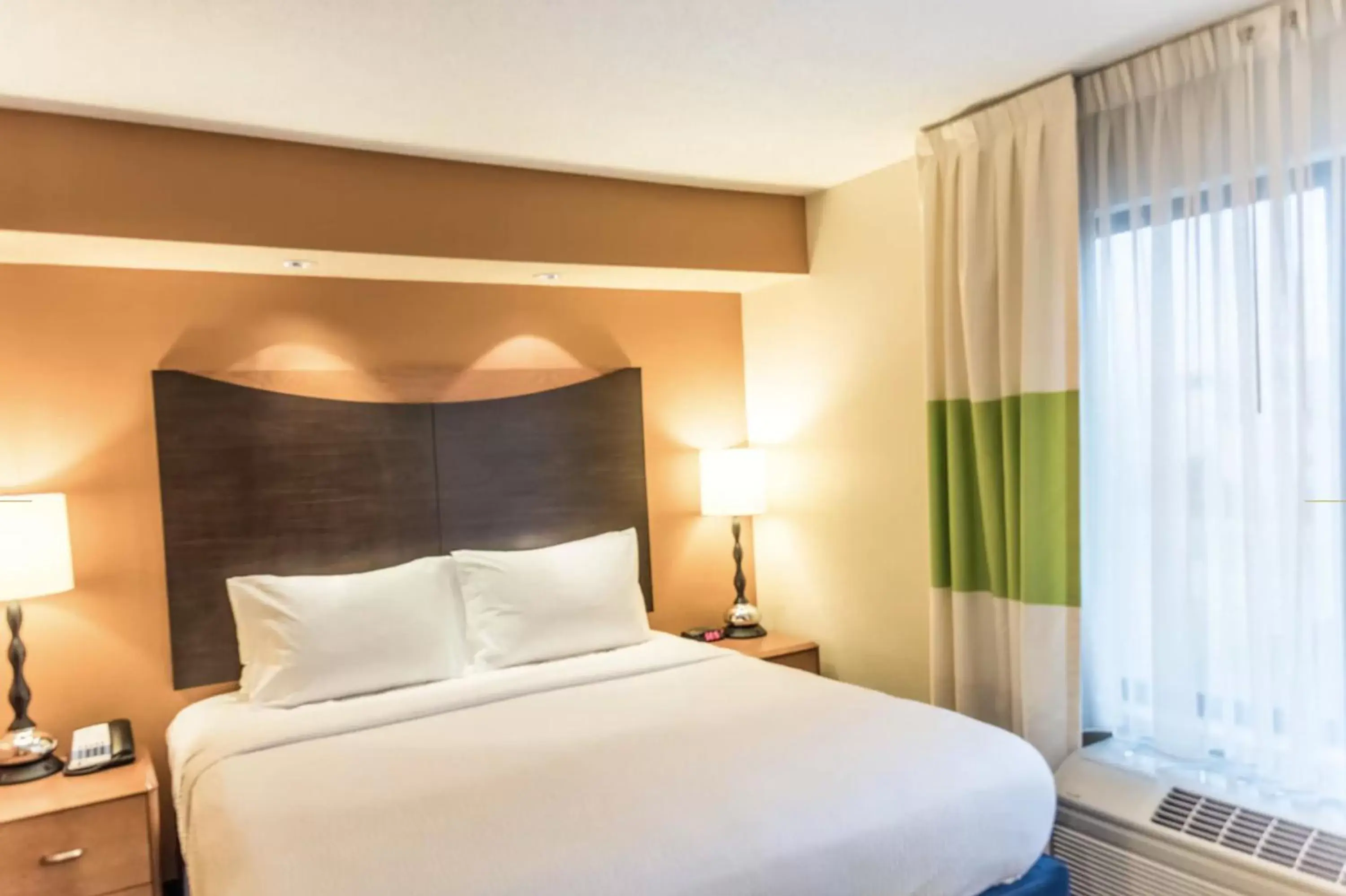 Bedroom, Bed in Fairfield Inn & Suites by Marriott Muskegon Norton Shores