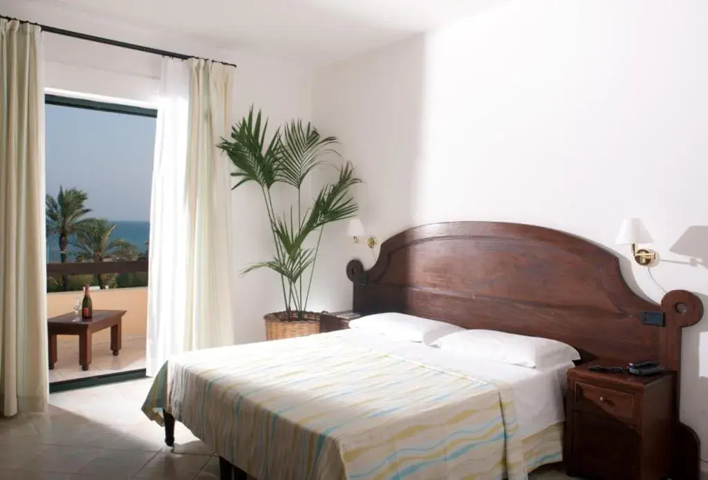 View (from property/room), Bed in Hotel Mediterraneo