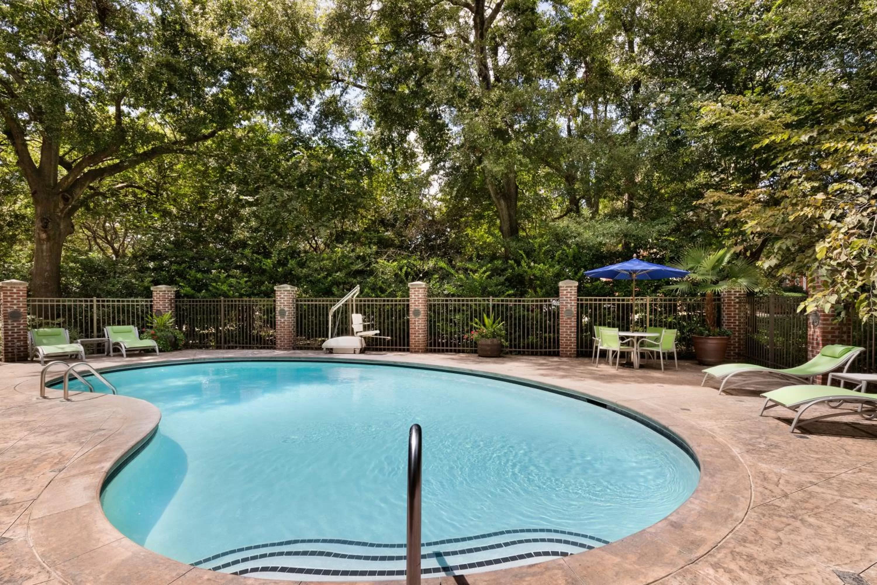 Swimming pool in Holiday Inn Express Hotel & Suites Mount Pleasant - Charleston by IHG