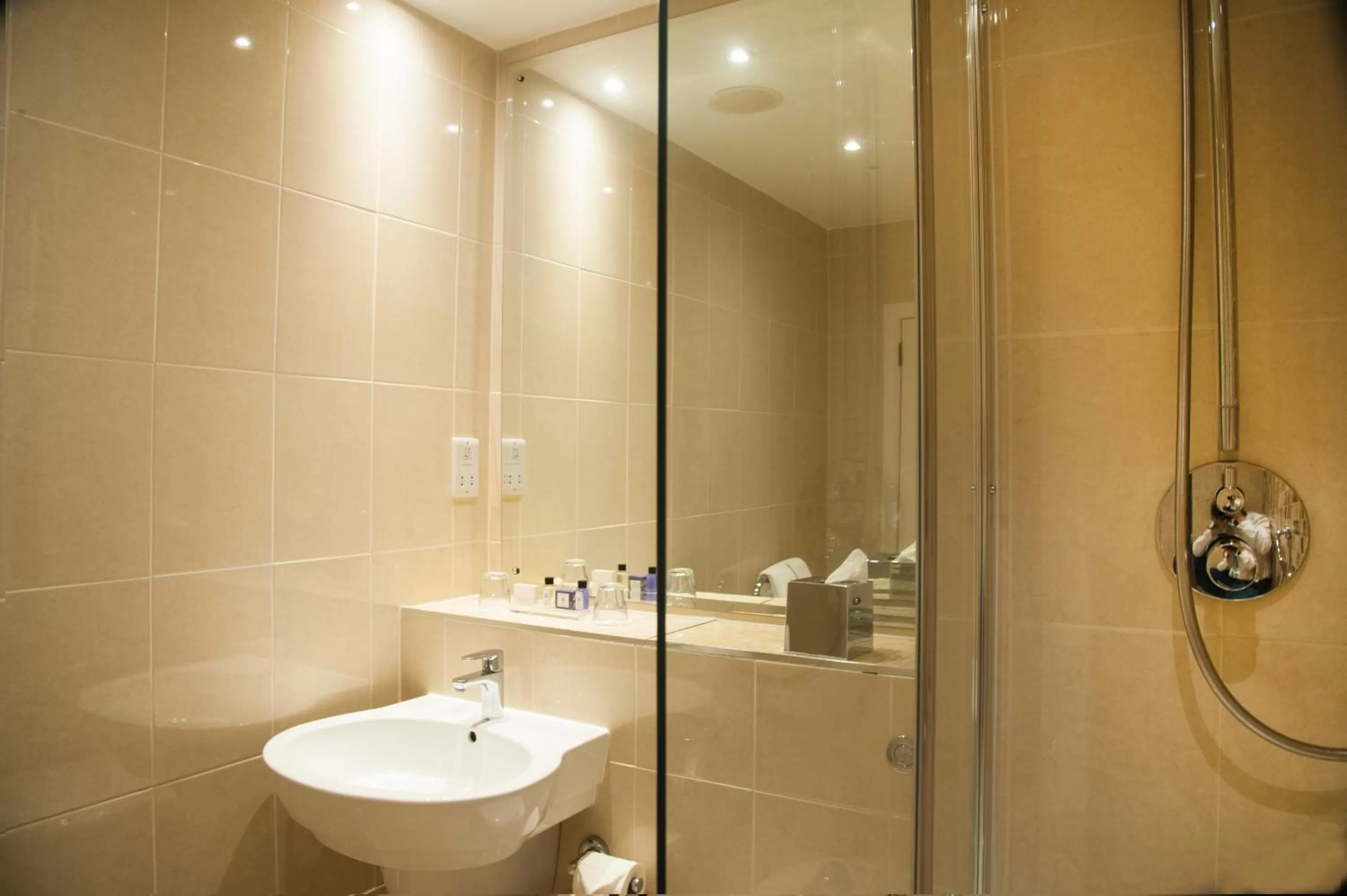 Bathroom in Macdonald Burlington Hotel