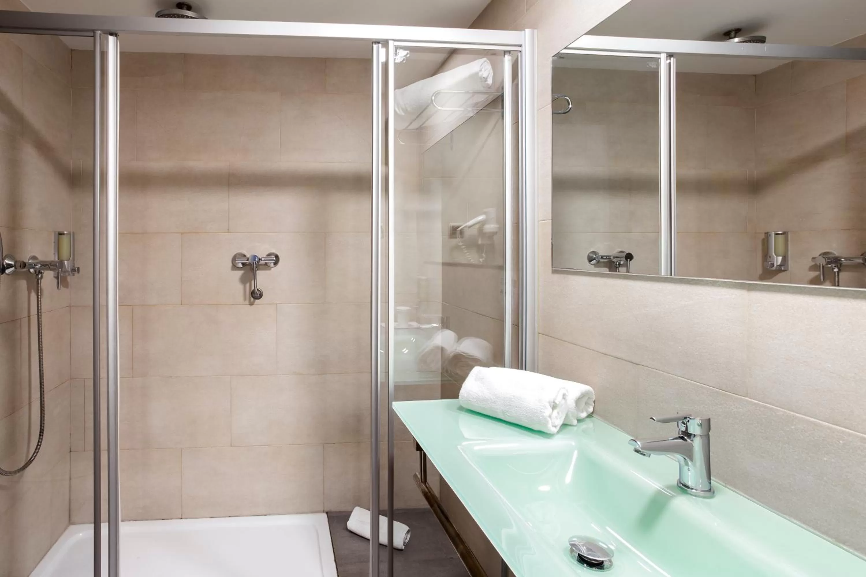 Bathroom in B&B HOTEL Barcelona Rubí