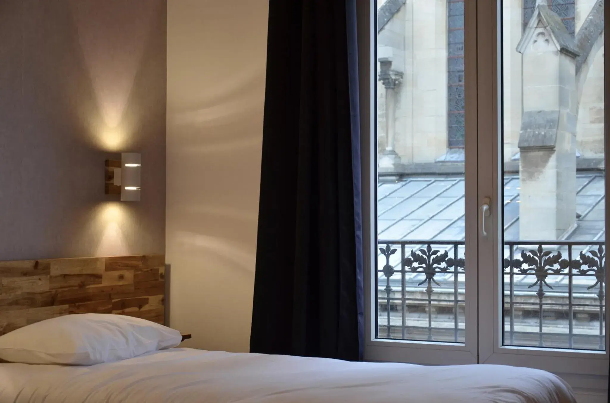 Nearby landmark, Bed in Hôtel De La Perdrix Rouge