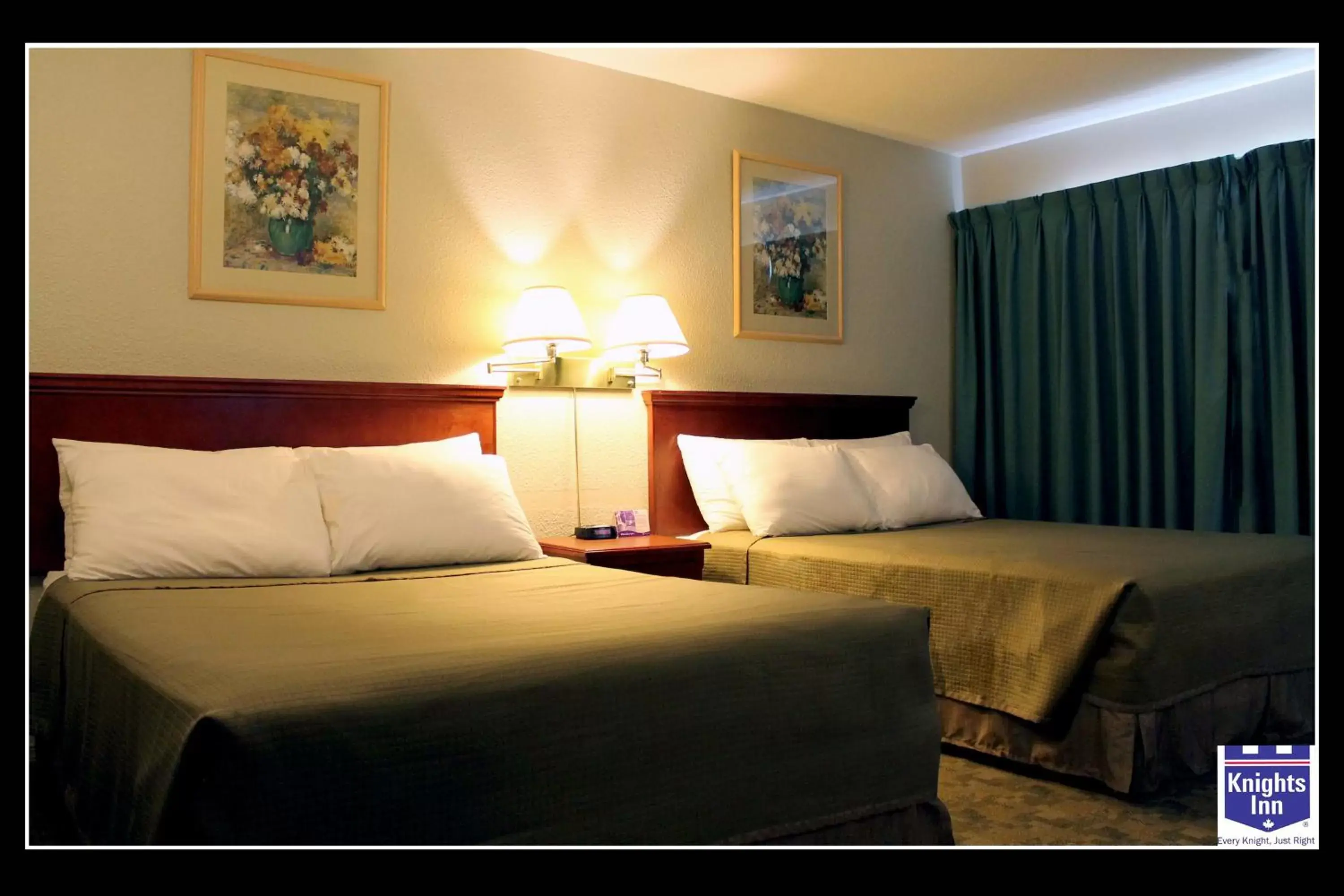 Bedroom, Bed in Knights Inn Kamloops