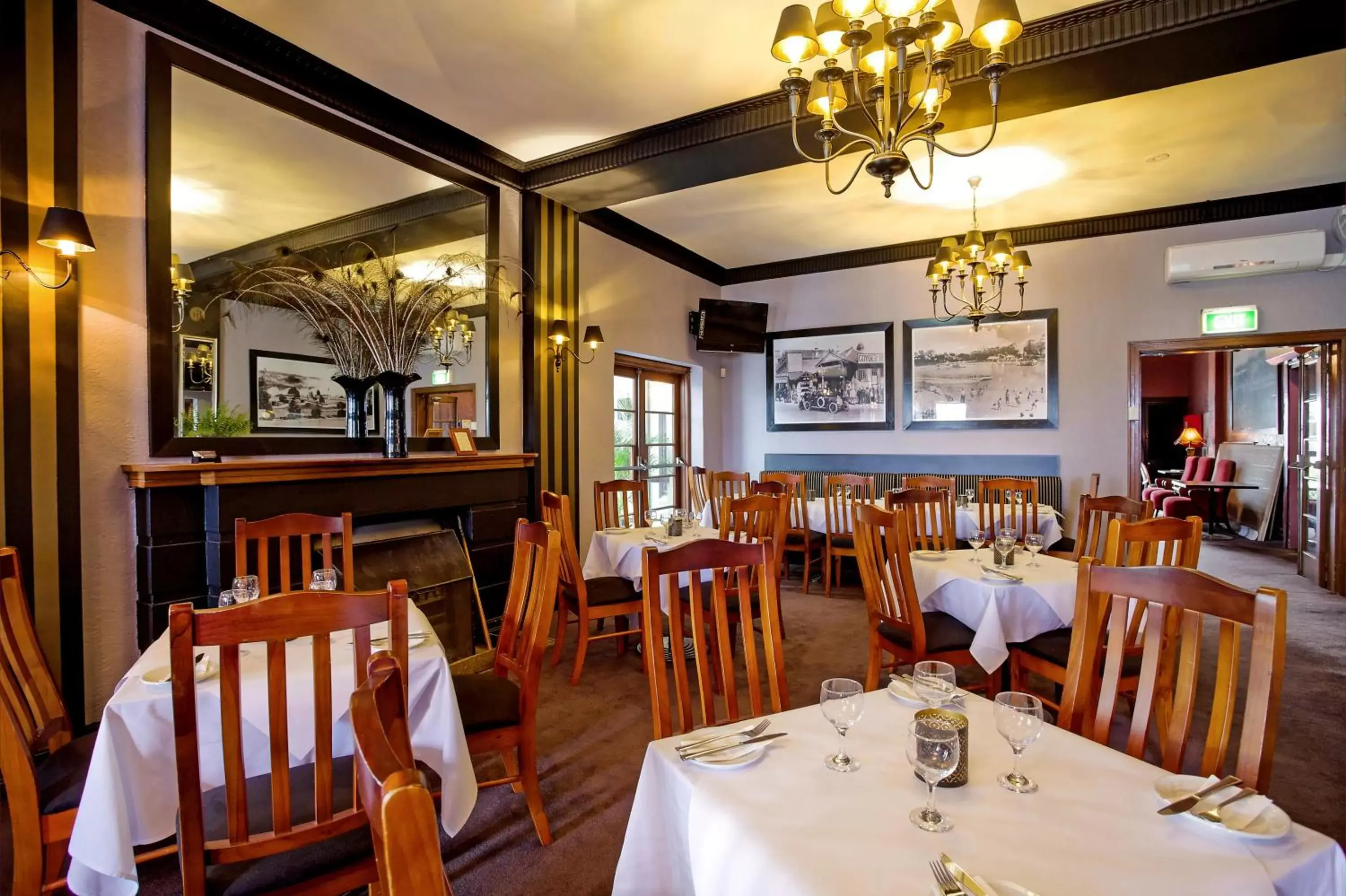 Property building, Restaurant/Places to Eat in Katoomba Hotel