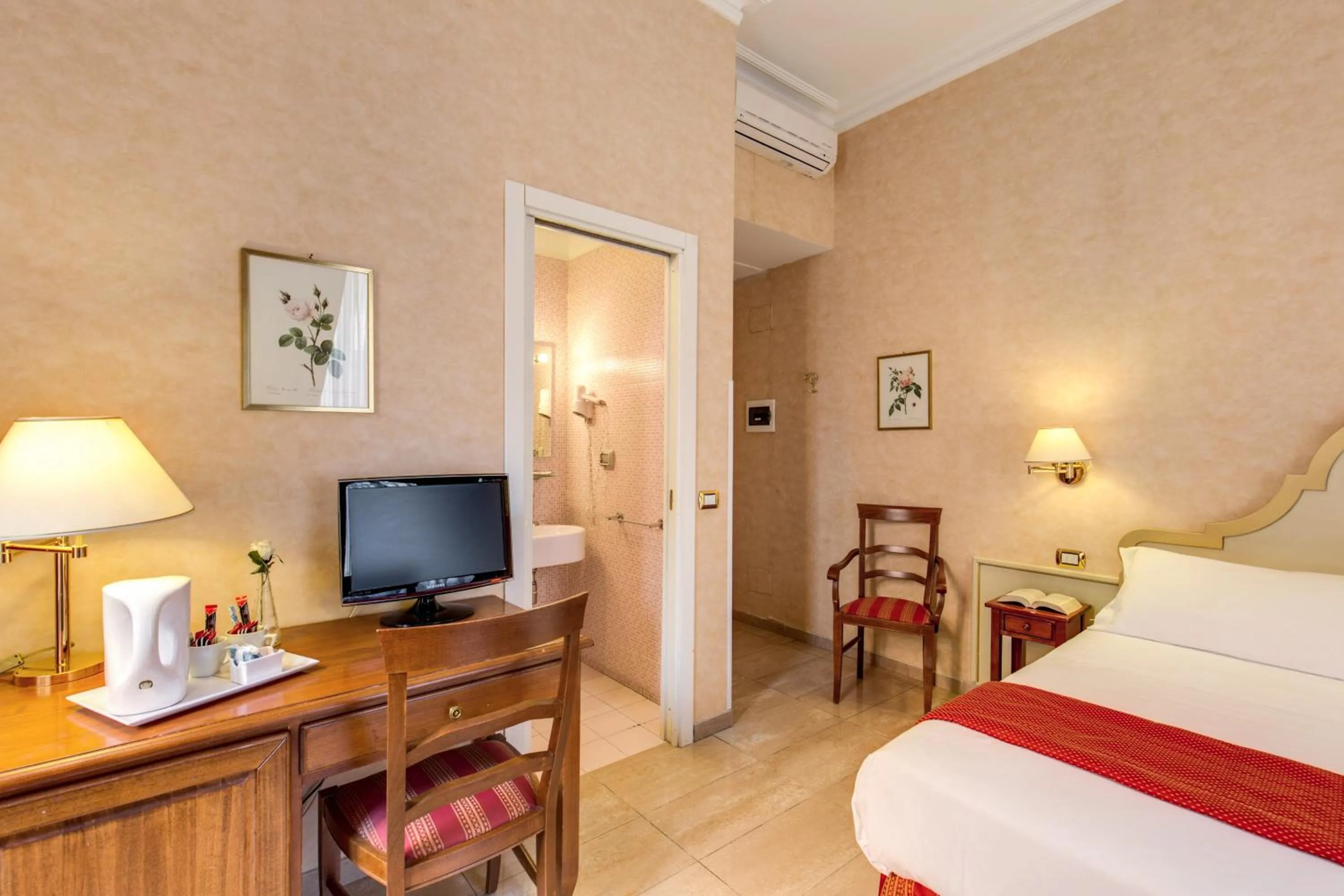 Bedroom, Bed in Roman Terrace