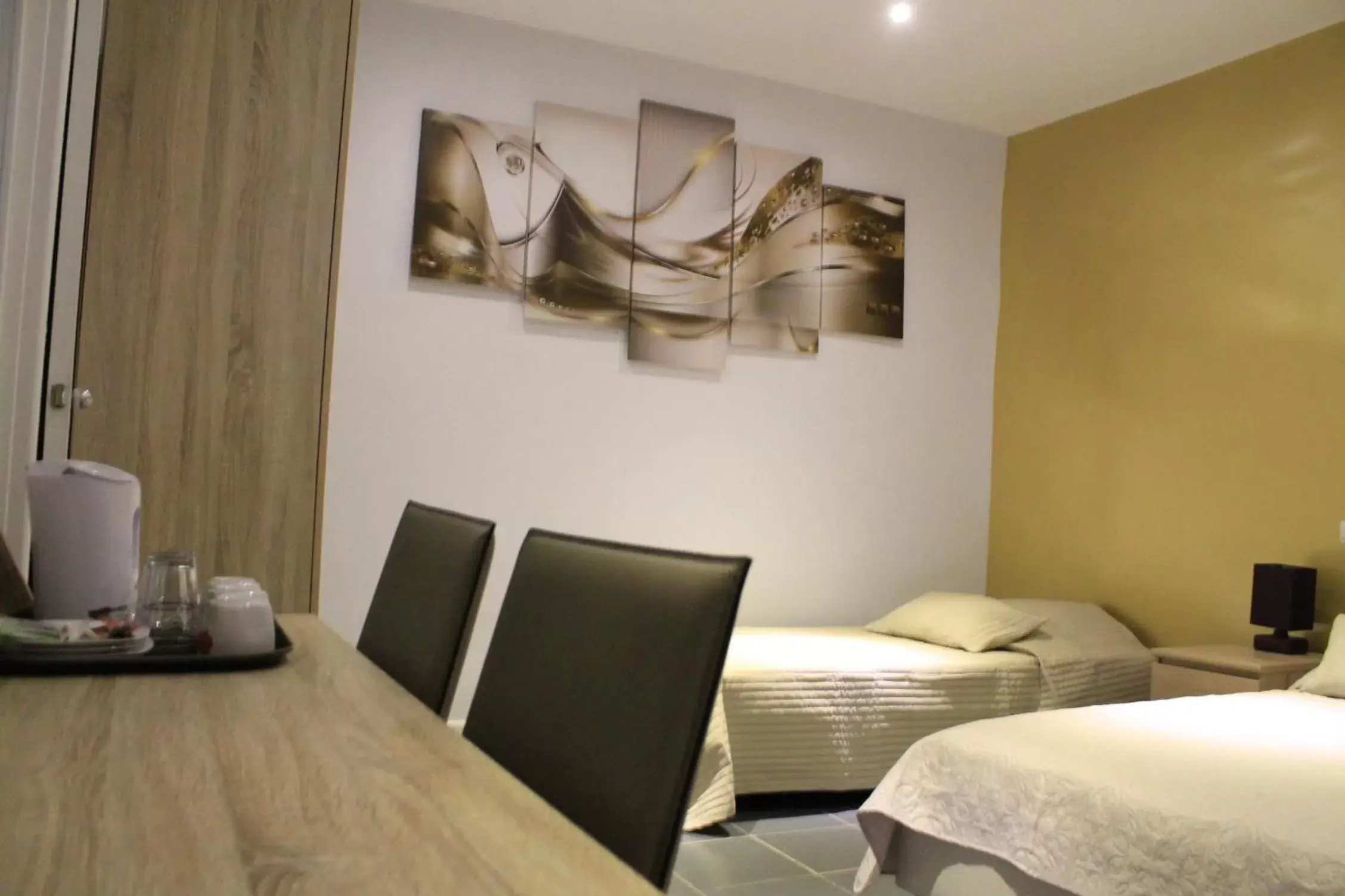 Bedroom, Bed in Kyriad Direct Beziers Centre