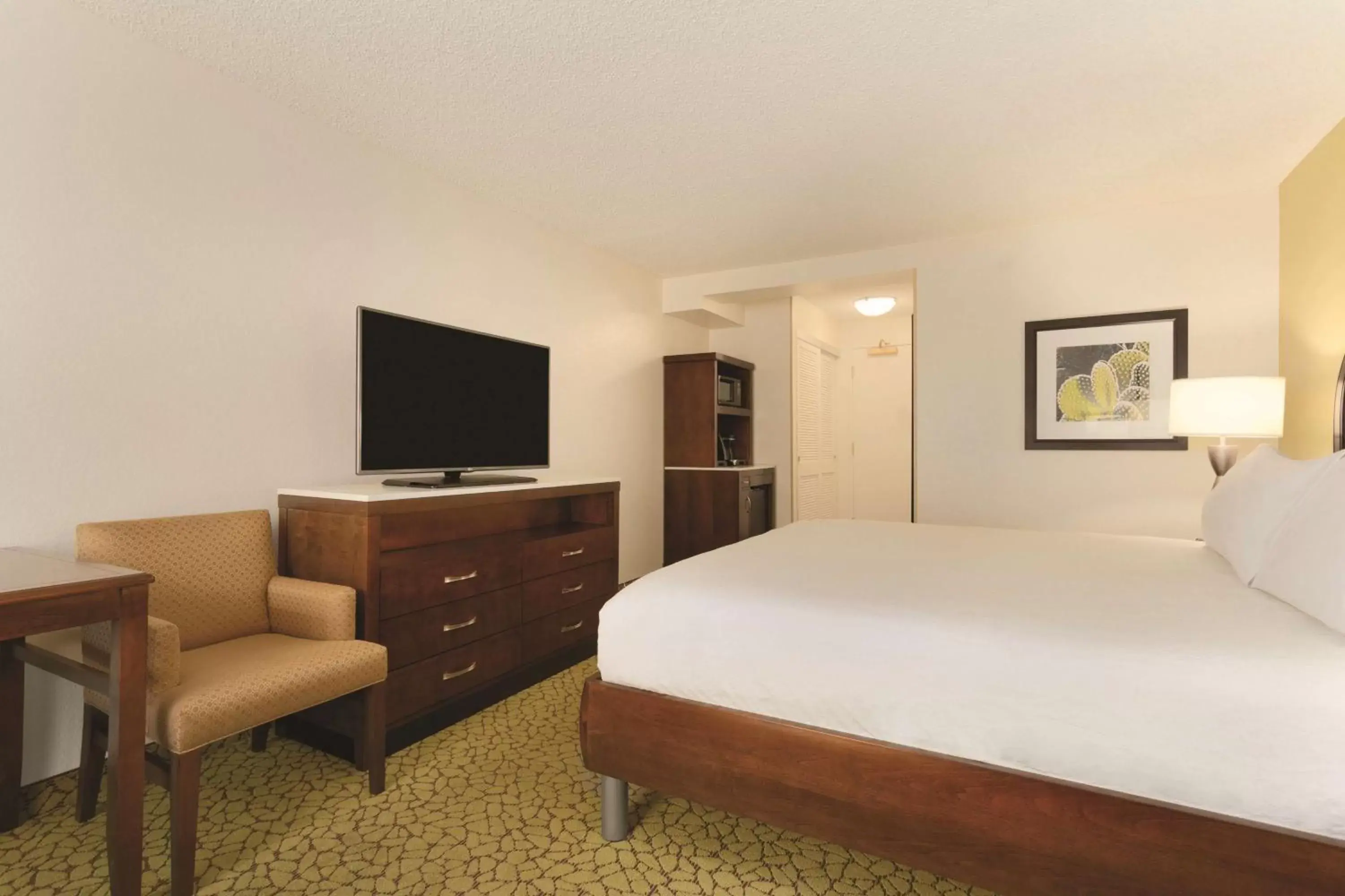 Living room, Bed in Hilton Garden Inn Anaheim/Garden Grove