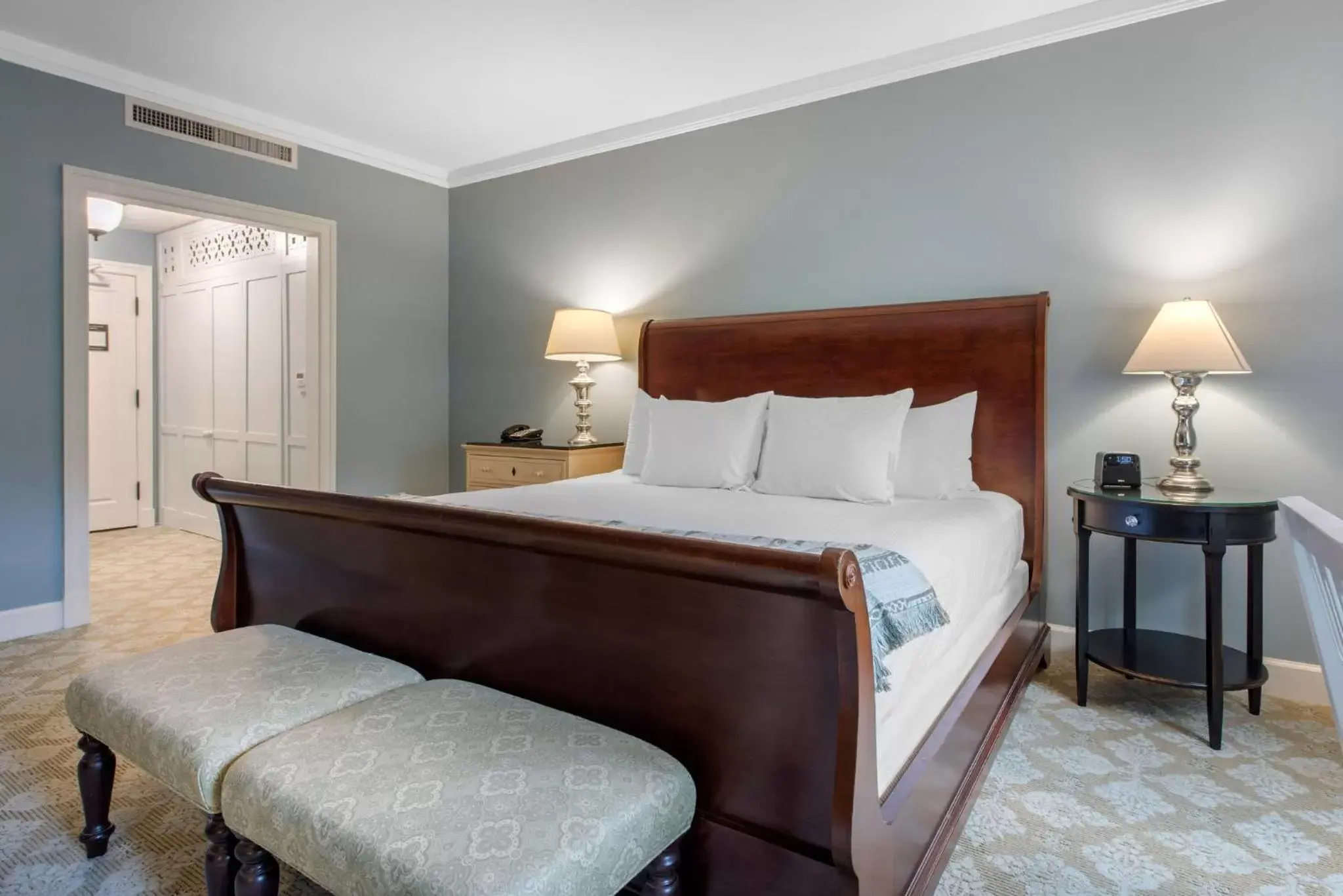 Photo of the whole room, Bed in Omni Bedford Springs Resort