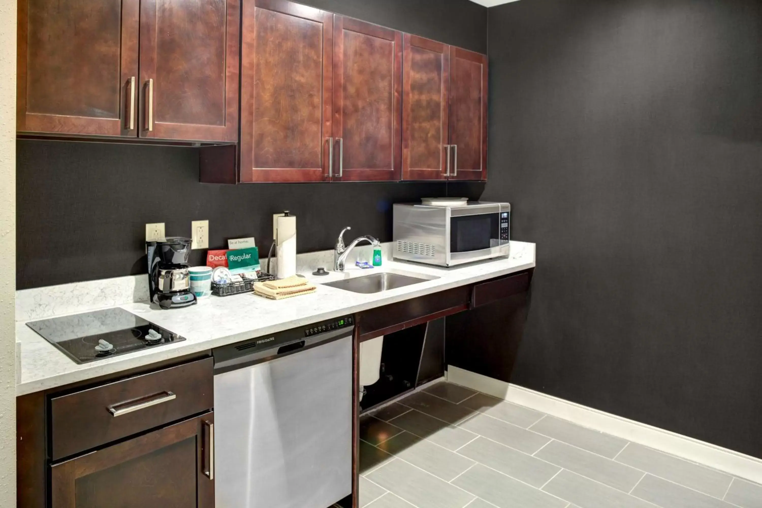 Kitchen or kitchenette, Kitchen/Kitchenette in Homewood Suites by Hilton Richmond-Downtown