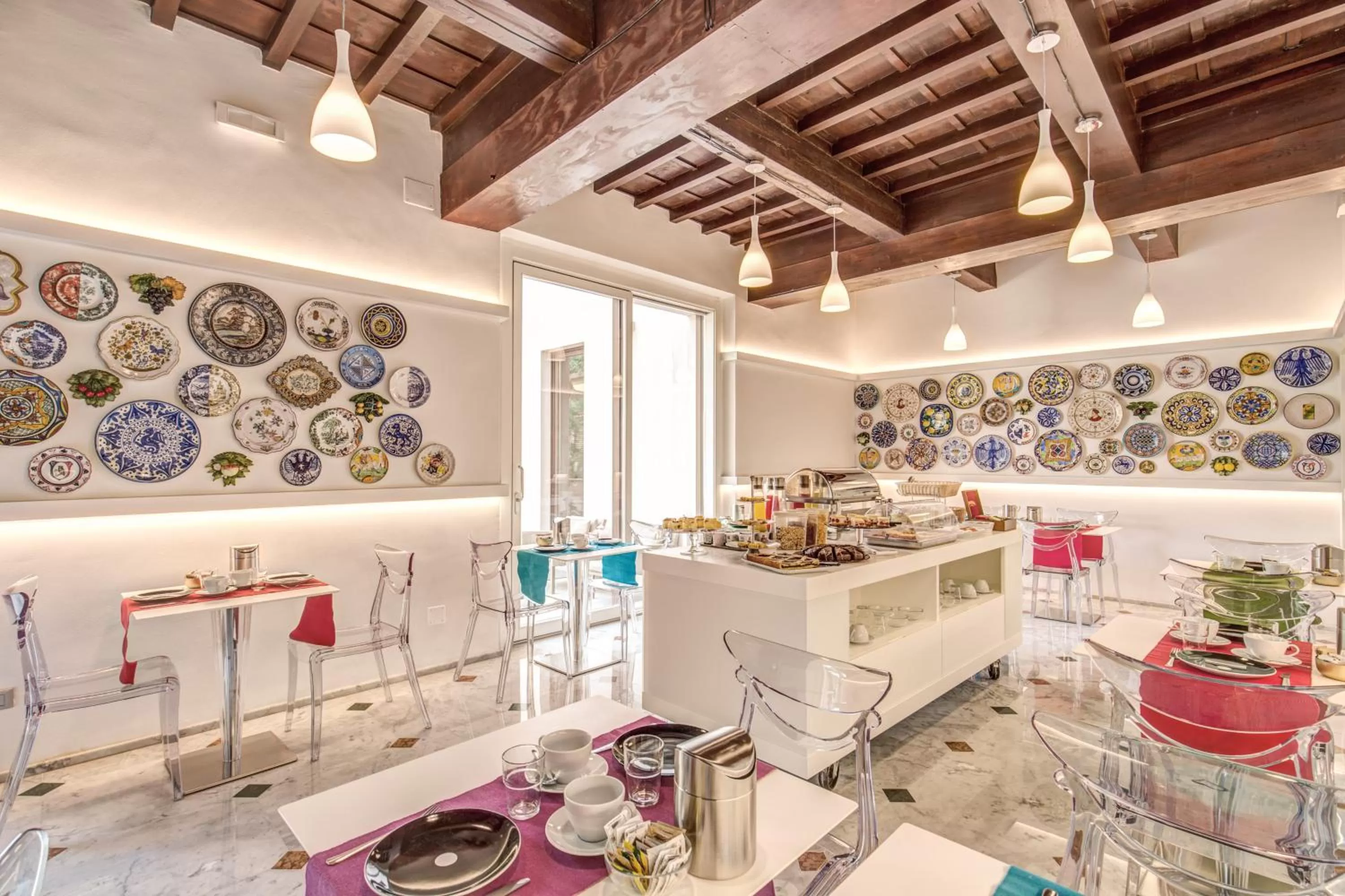 Food and drinks in Hotel Boston