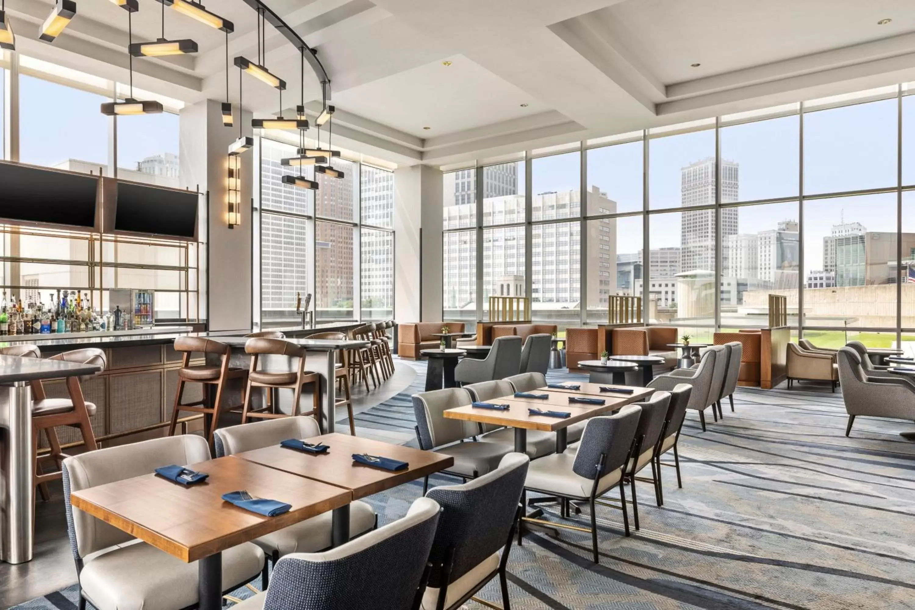 Restaurant/Places to Eat in Detroit Marriott at the Renaissance Center