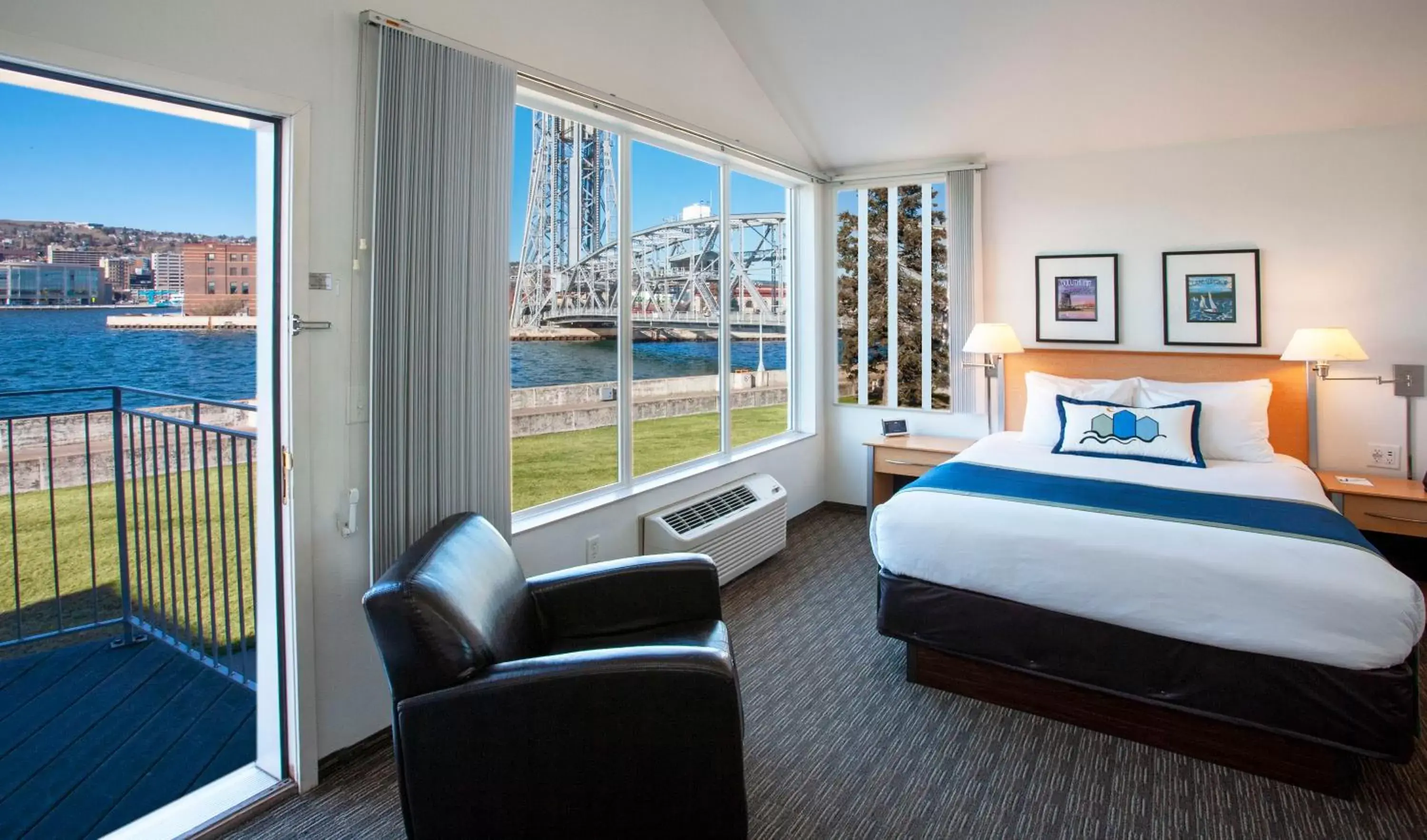 View (from property/room), Bed in South Pier Inn View (from property/room), Bed in South Pier Inn