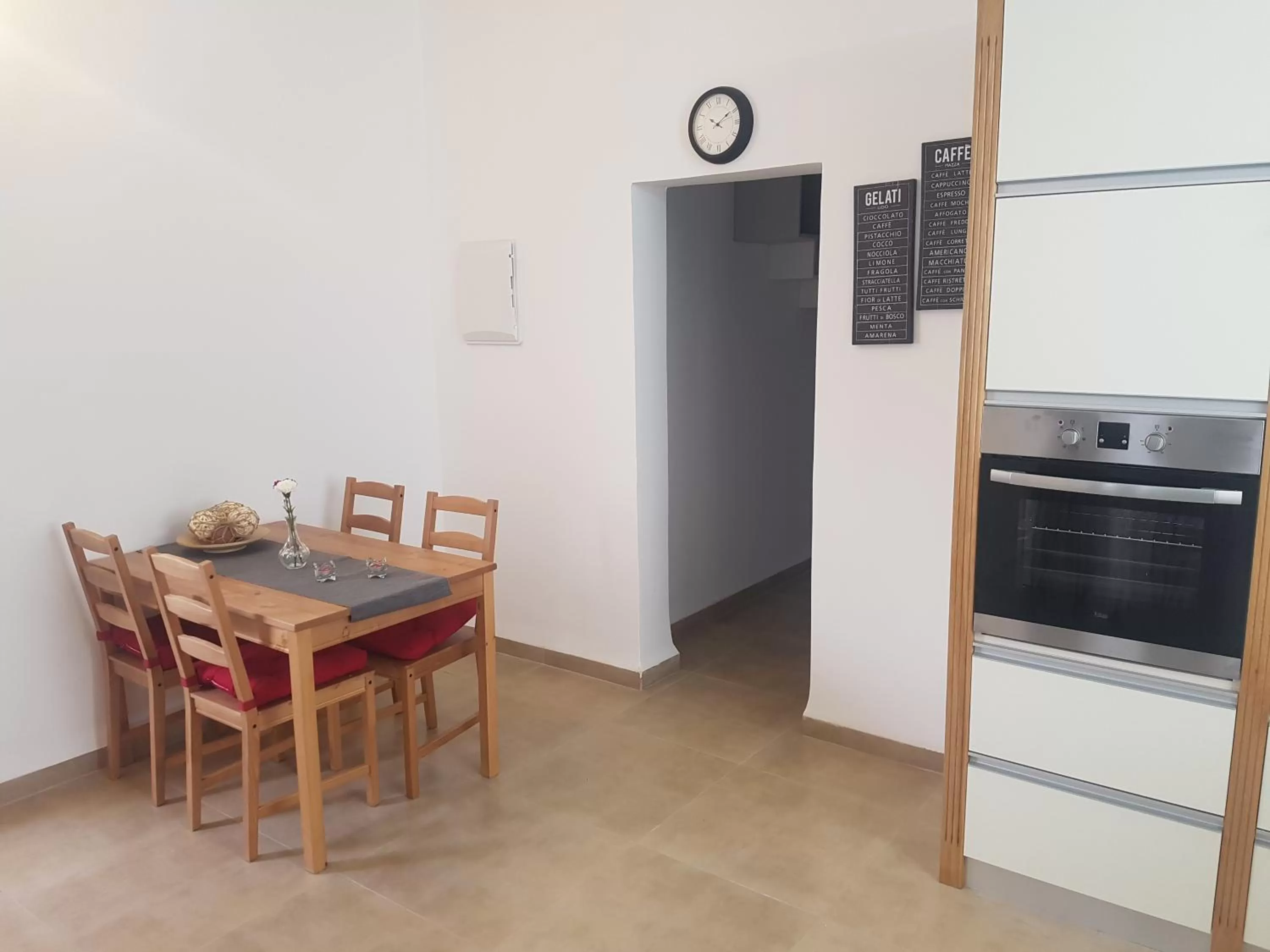 Dining area in אבני החושן- Avnei Hoshen