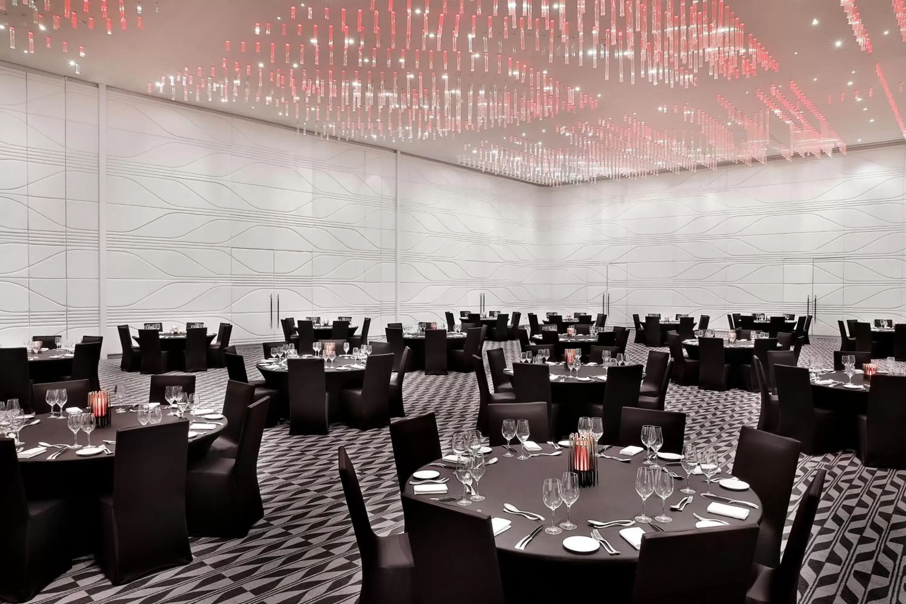 Meeting/conference room, Restaurant/Places to Eat in W Abu Dhabi - Yas Island