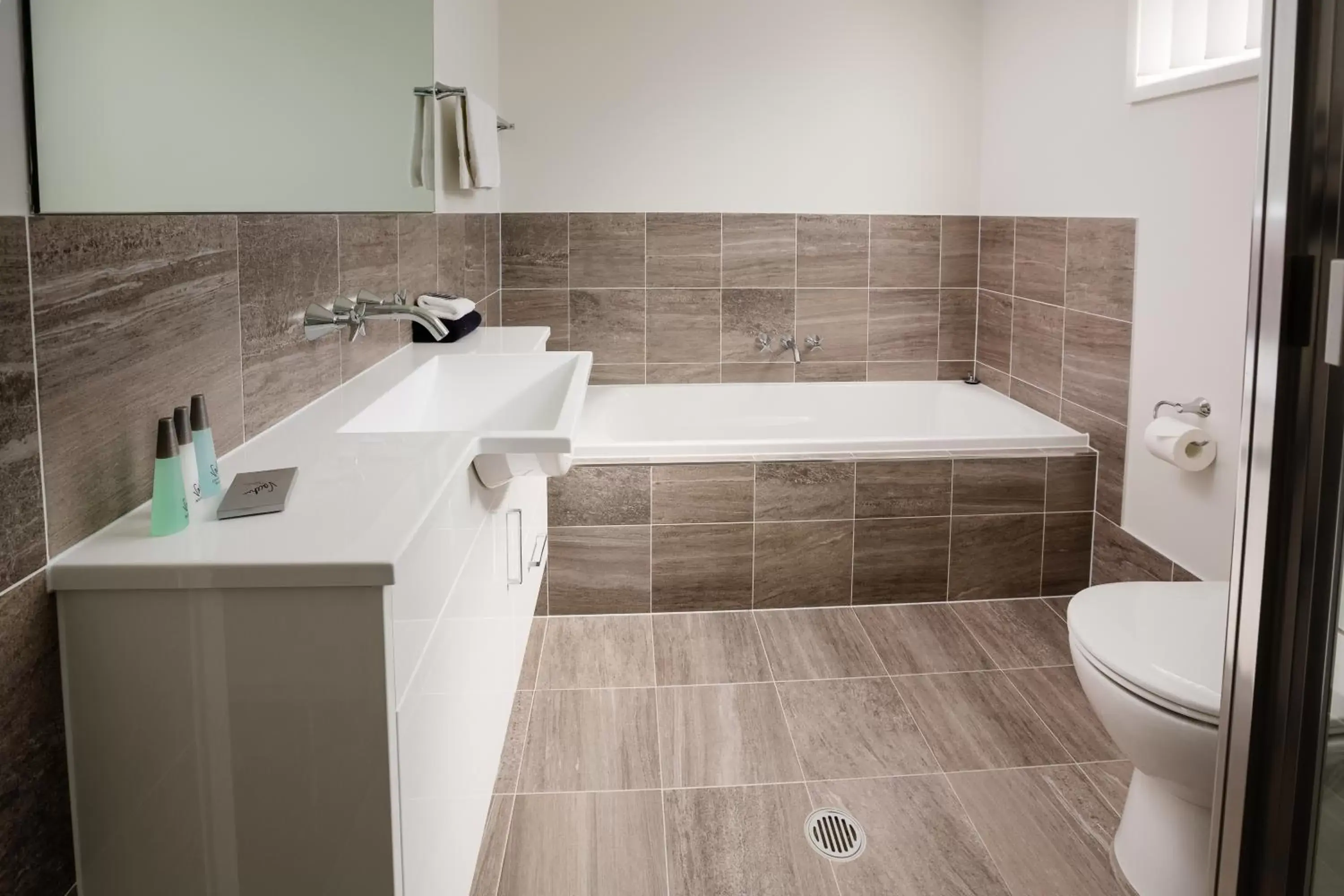 Shower, Bathroom in Wallsend Executive Apartments