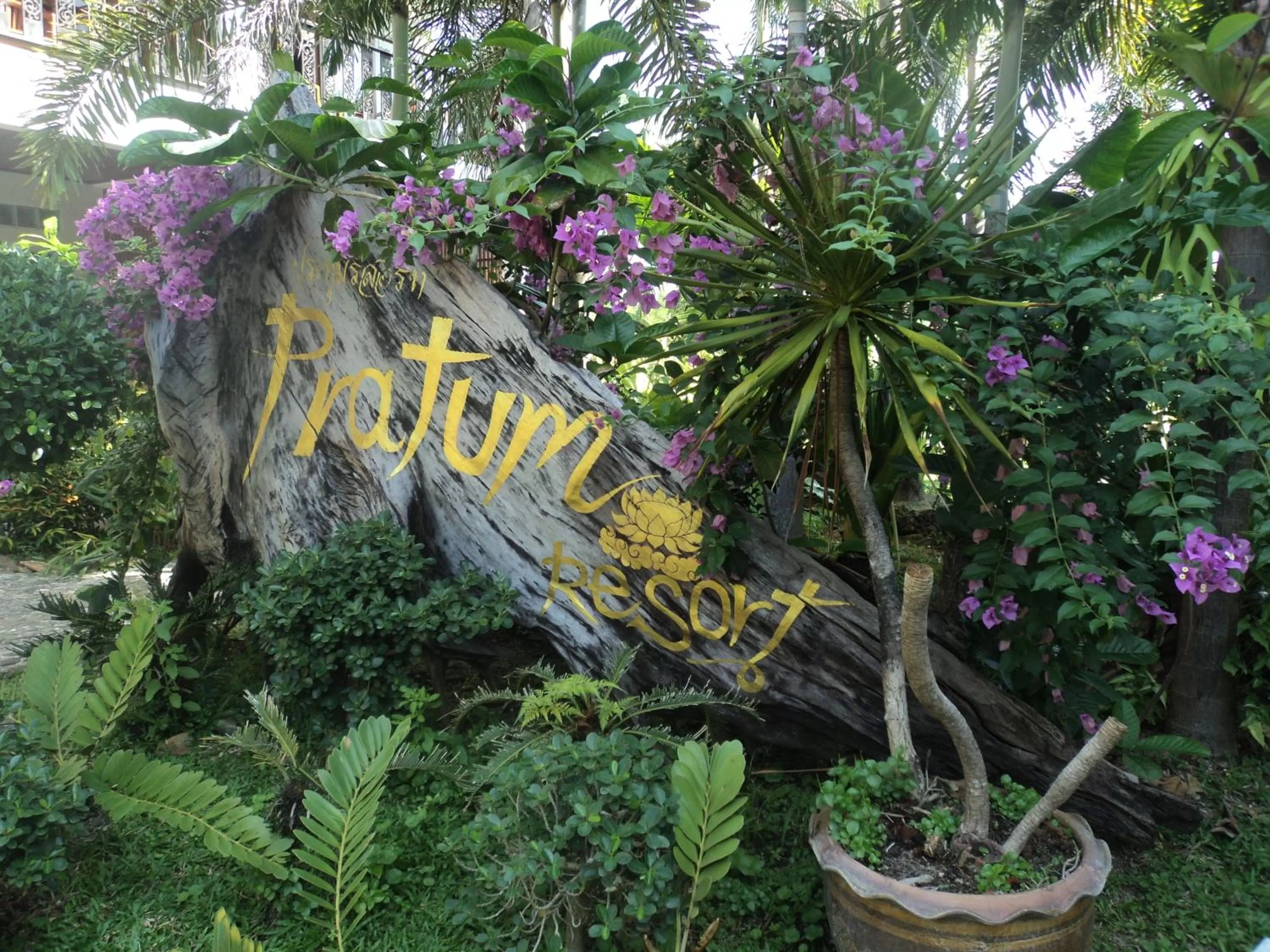 Facade/entrance in Pratum Resort