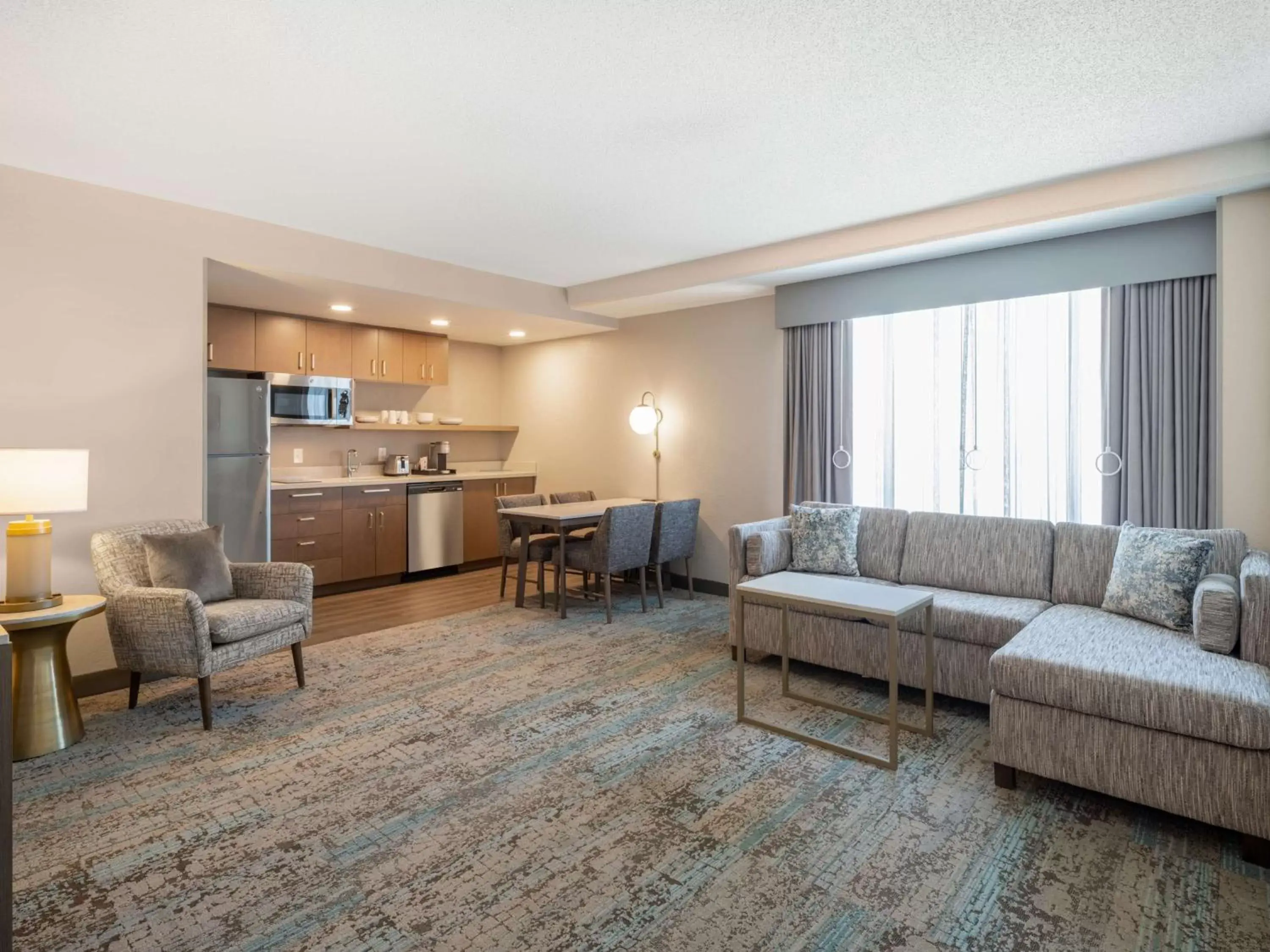 Living room, Seating Area in Homewood Suites By Hilton Toledo Downtown