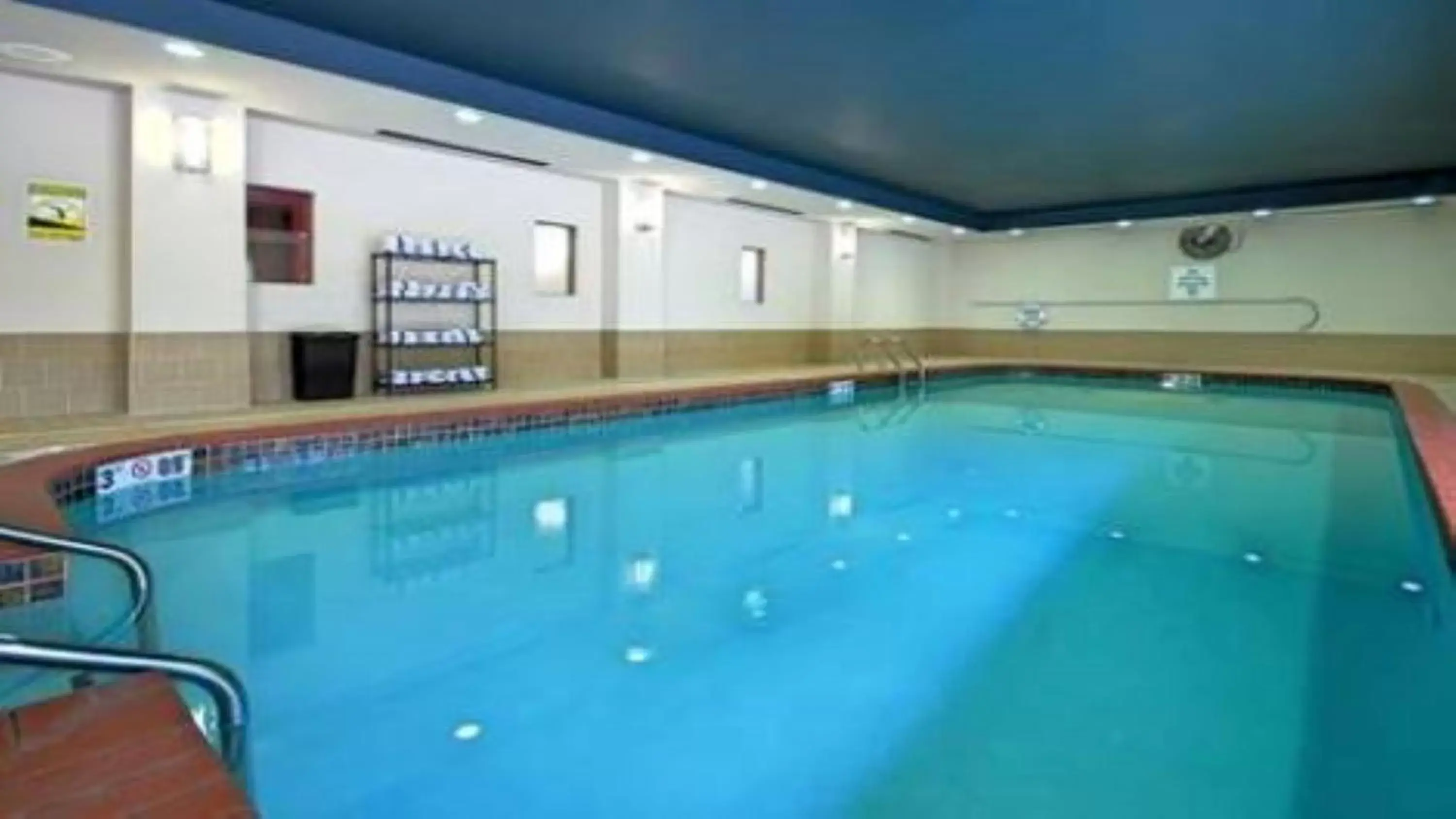 Swimming Pool in Holiday Inn Express - Canyon, an IHG Hotel
