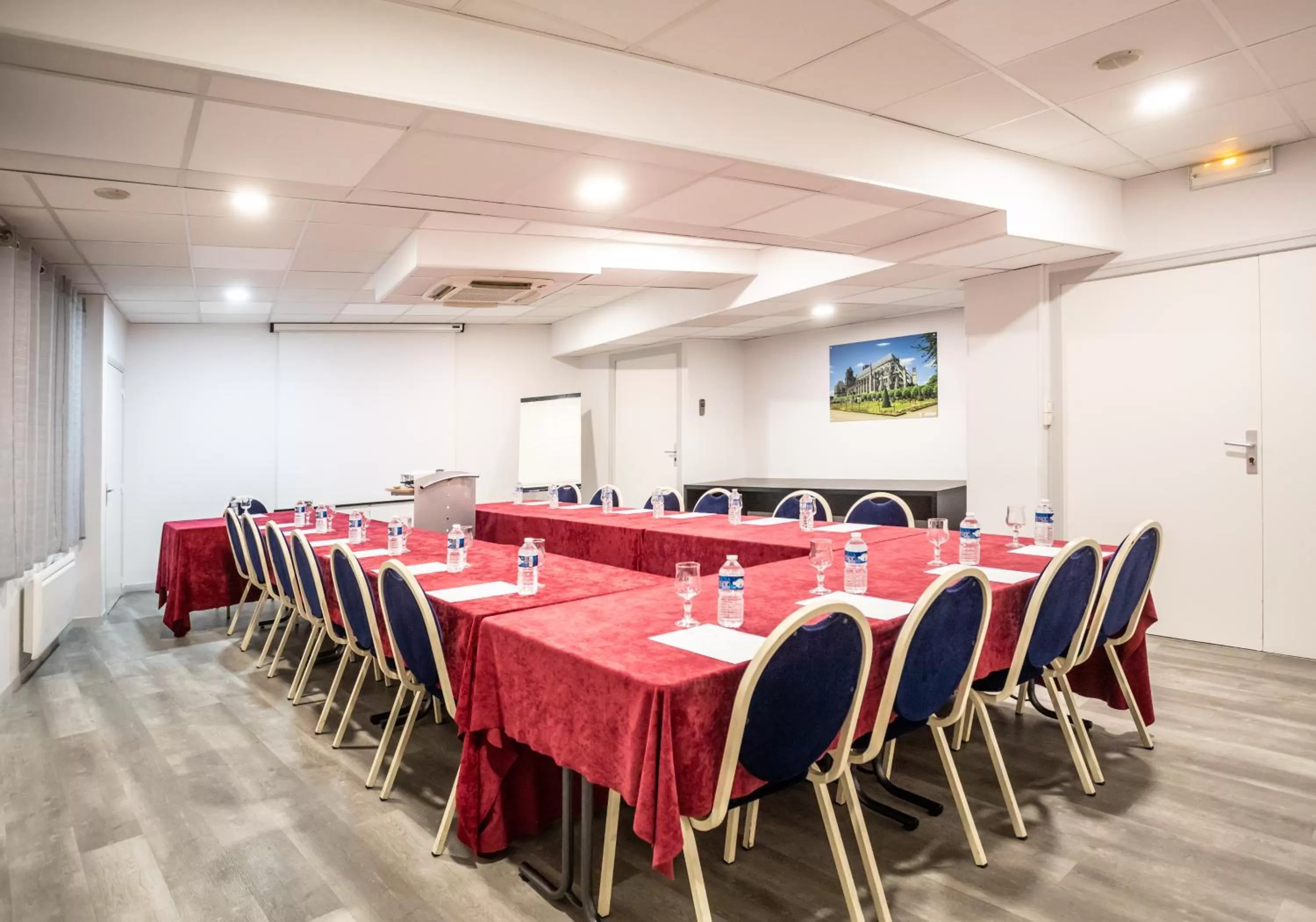 Activities in Hôtel The Originals City Le Berry - proche centre-ville - Gare - parking - recharge véhicule