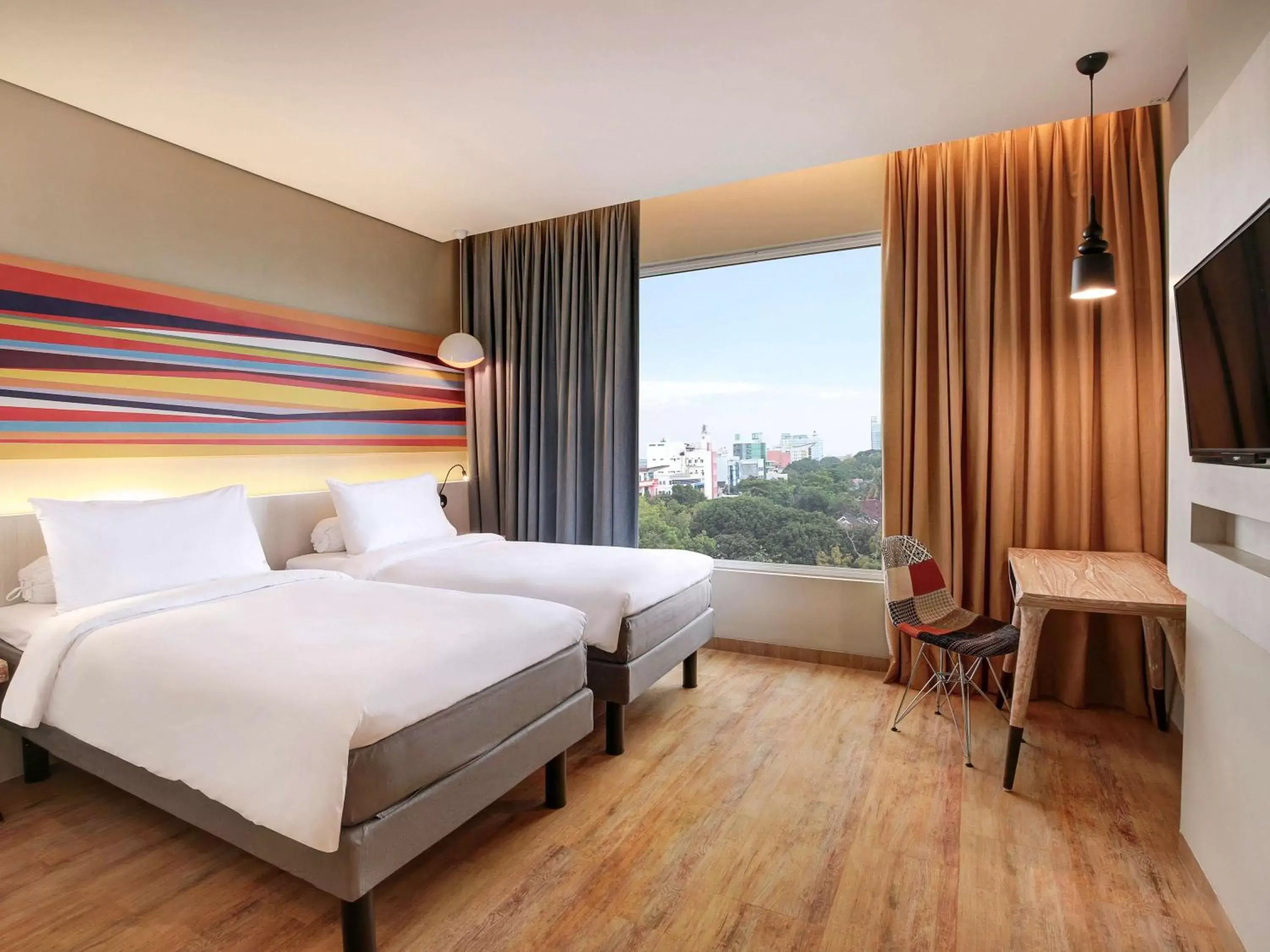 Photo of the whole room in Ibis Styles Makassar Sam Ratulangi