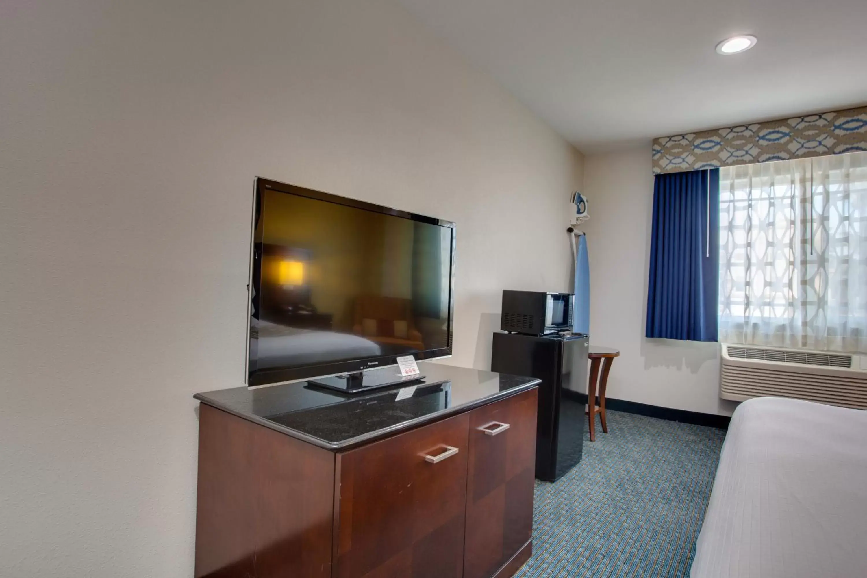 TV/Entertainment Center in SureStay Plus Hotel by Best Western Chula Vista West