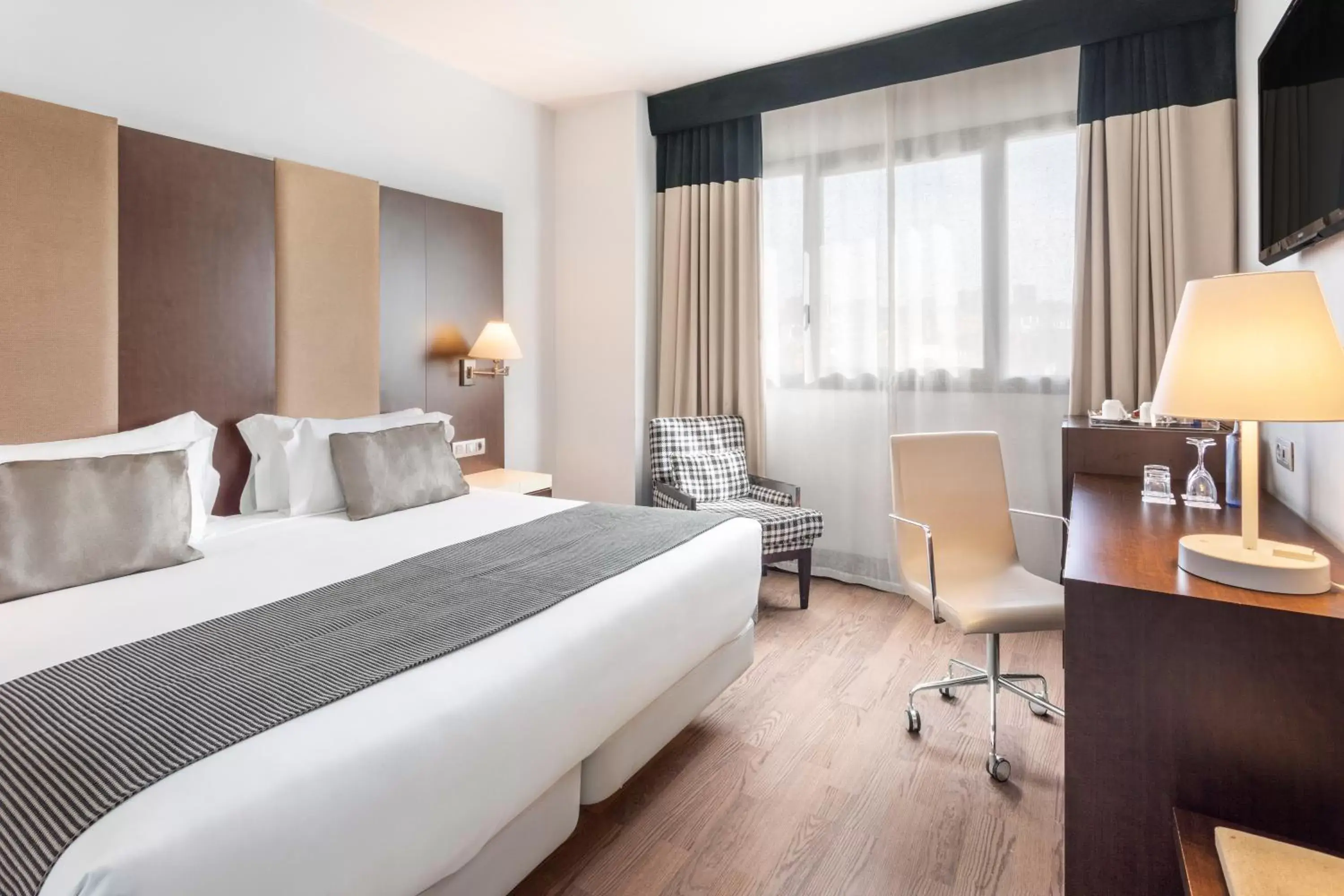 Standard Double or Twin Room in Catalonia El Retiro Standard Double or Twin Room in Catalonia El Retiro