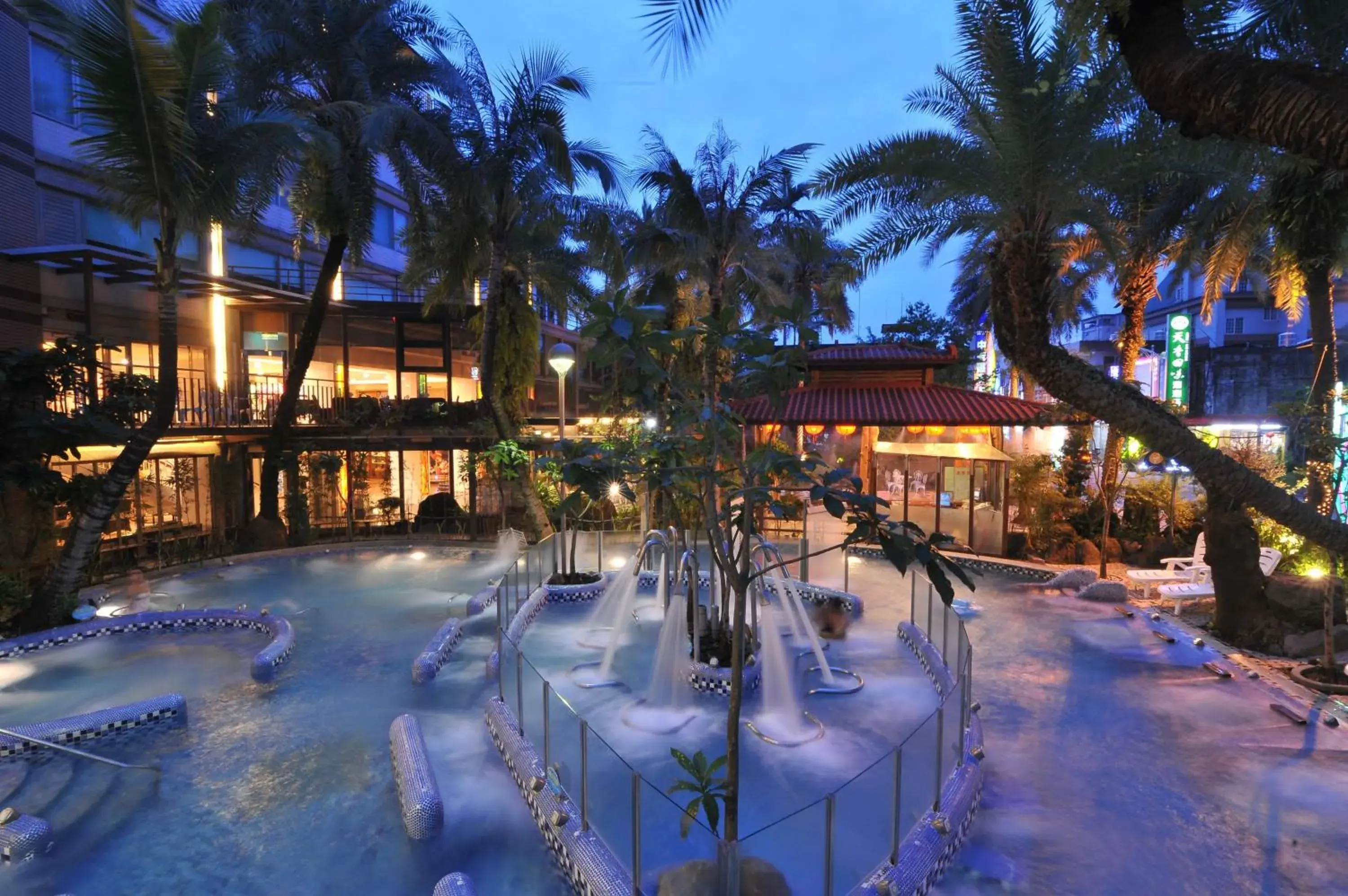 Garden, Swimming Pool in Art Spa Hotel