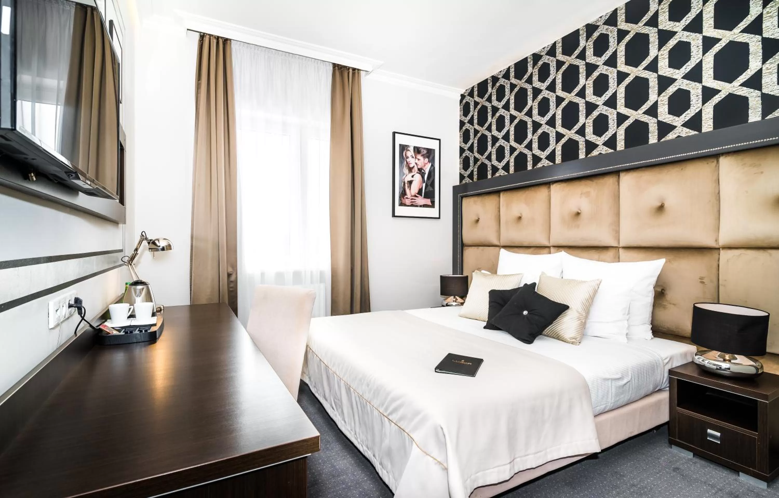 Photo of the whole room, Bed in Hotel Luxor