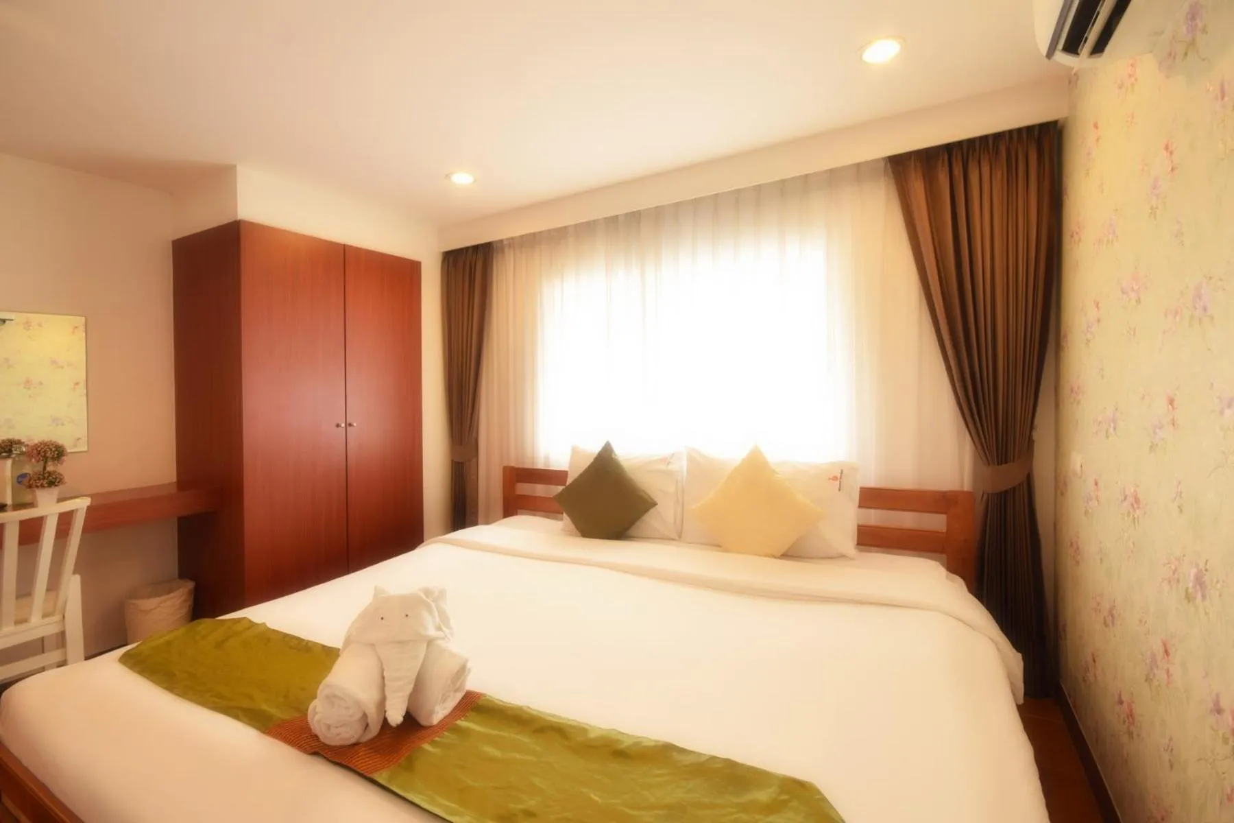 Bed in Blissotel Ratchada