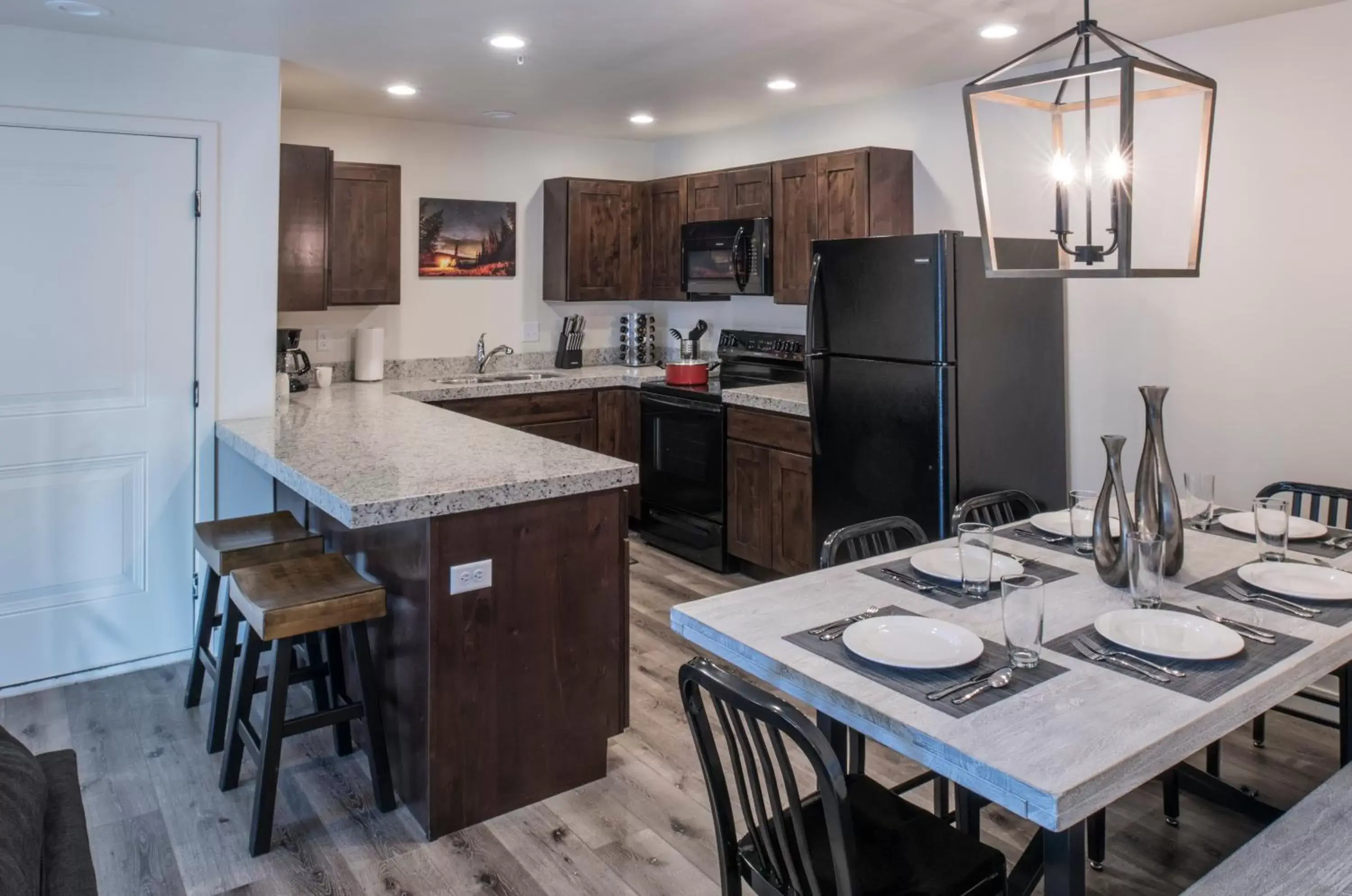 Kitchen or kitchenette, Kitchen/Kitchenette in Moab Redcliff Condos