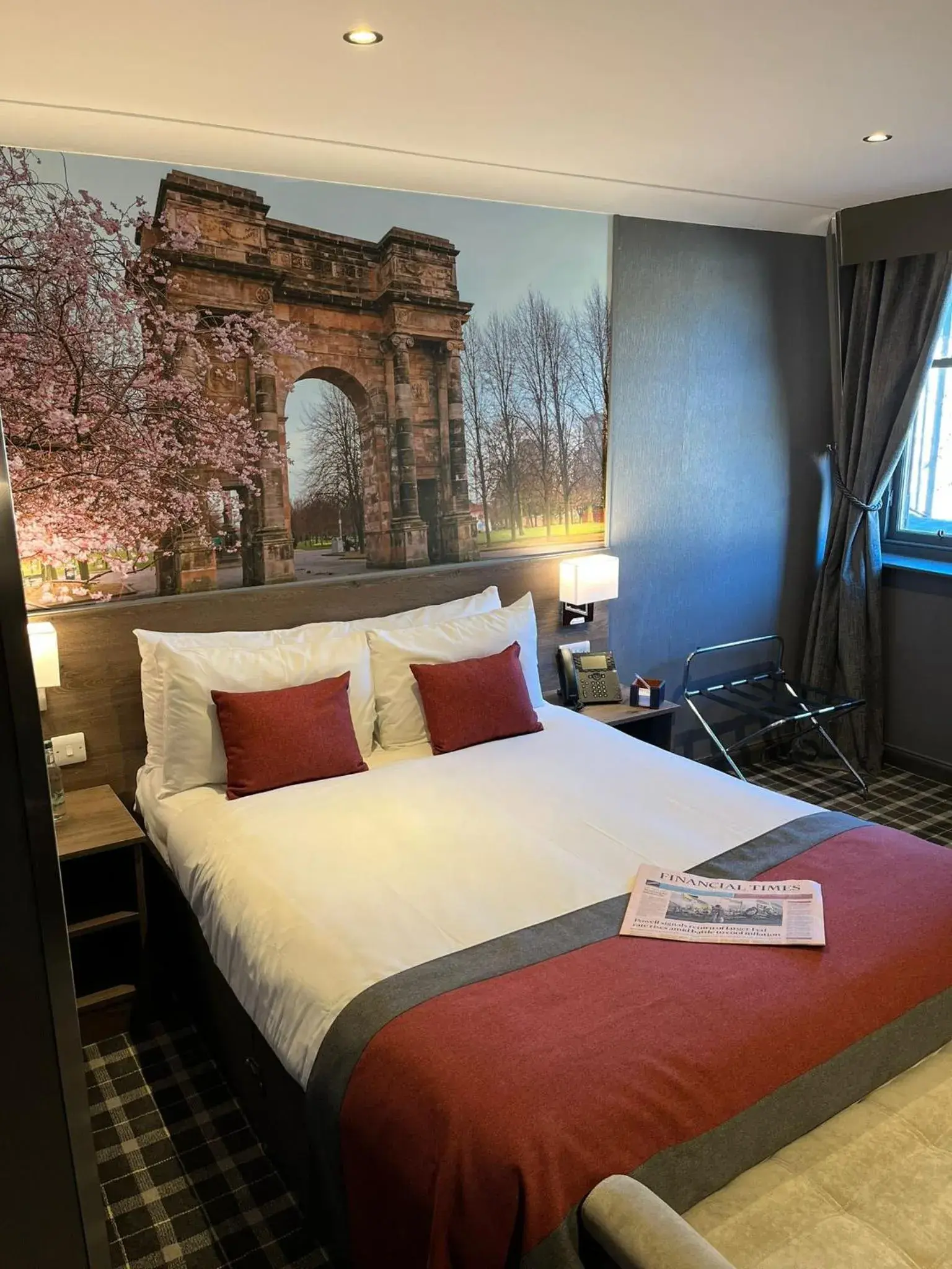 Bed in Devoncove Hotel Glasgow