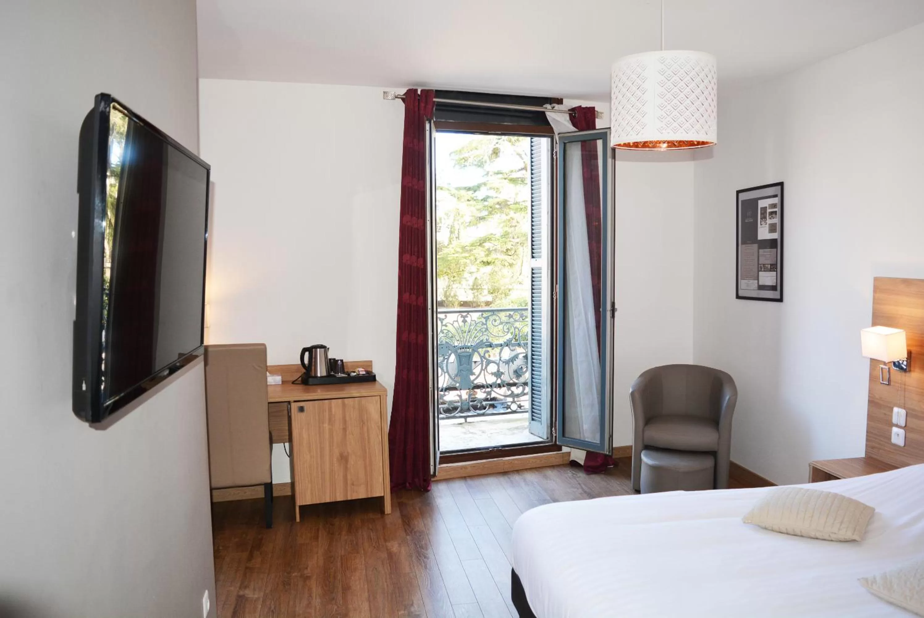 Bed in Le Grand Hôtel Molière