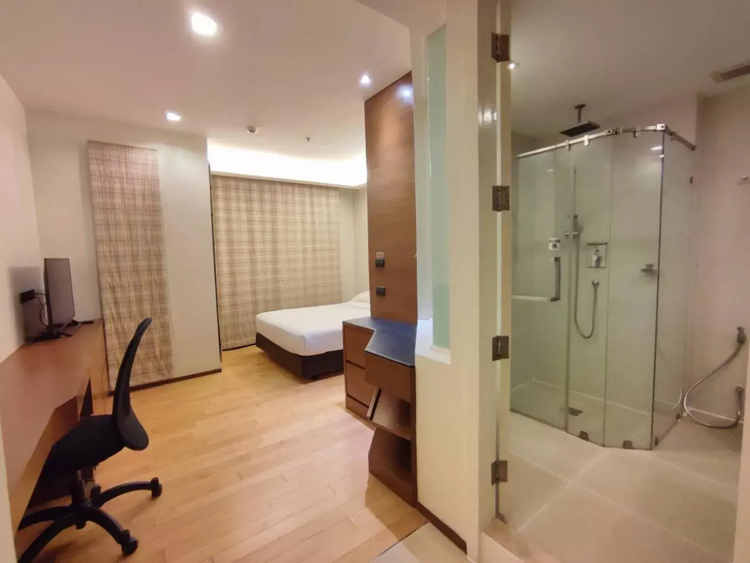 View (from property/room), Bathroom in Marvin Suites Hotel