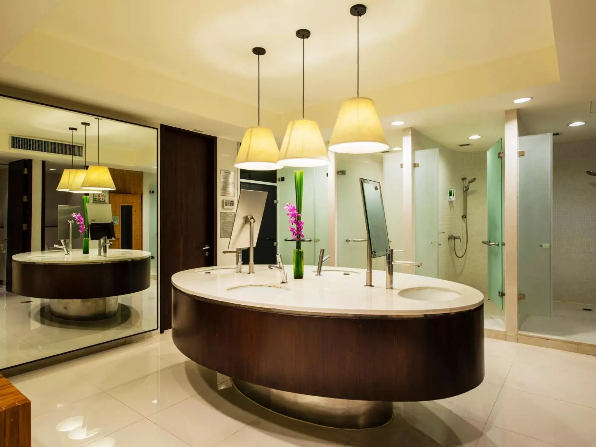 Spa and wellness centre/facilities, Bathroom in Emporium Suites by Chatrium