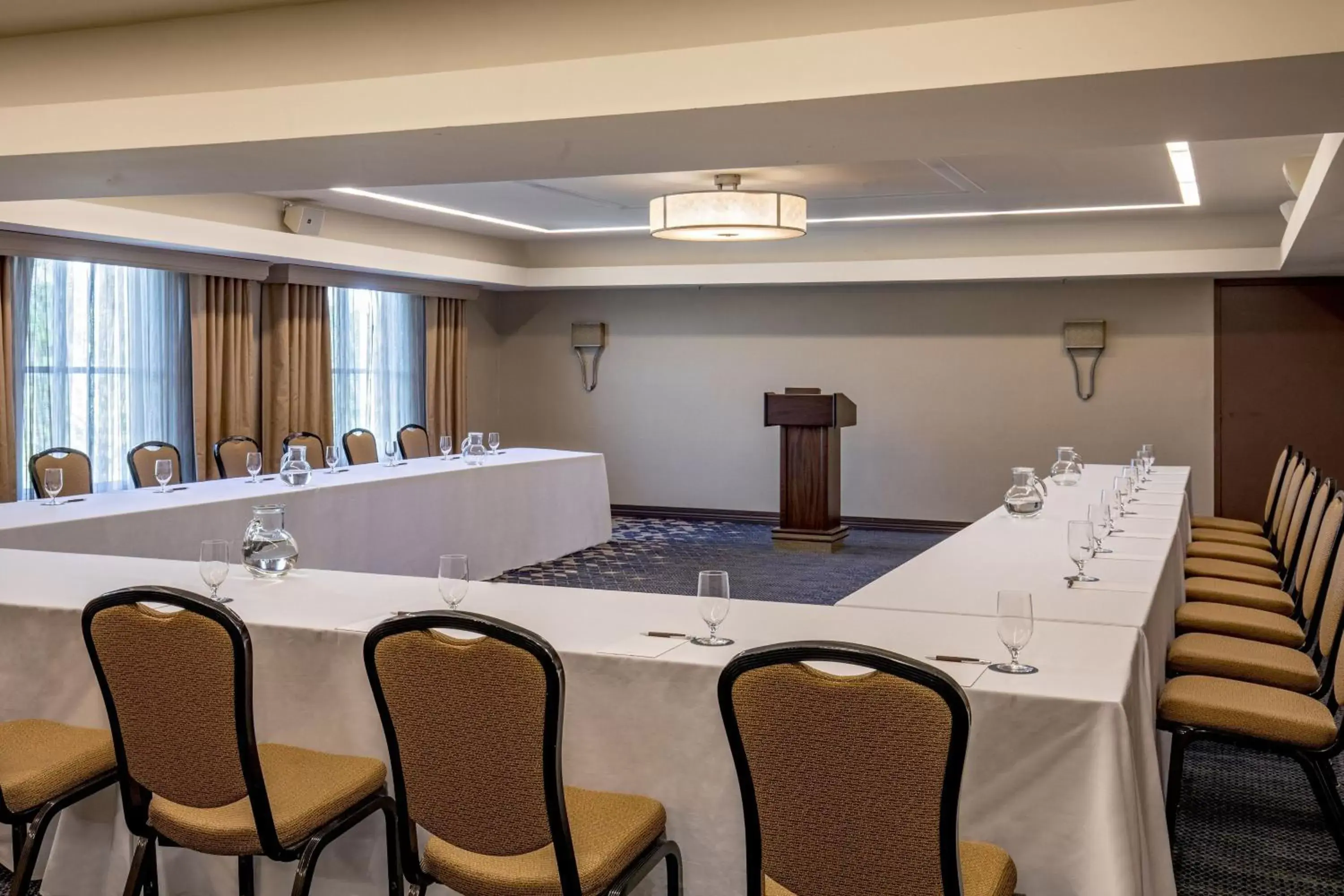 Meeting/conference room in Sheraton Boston Needham Hotel