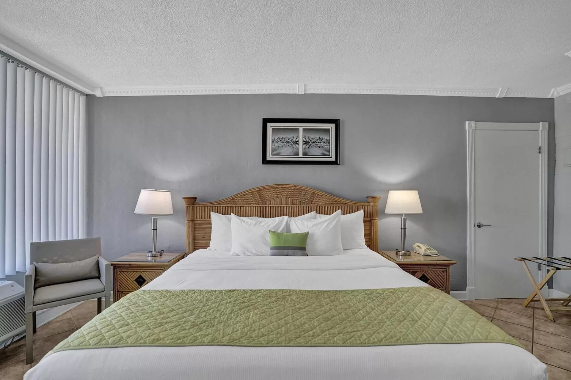 Bed in The Worthington Resorts - Clothing Optional - Men Only - Solo hombres