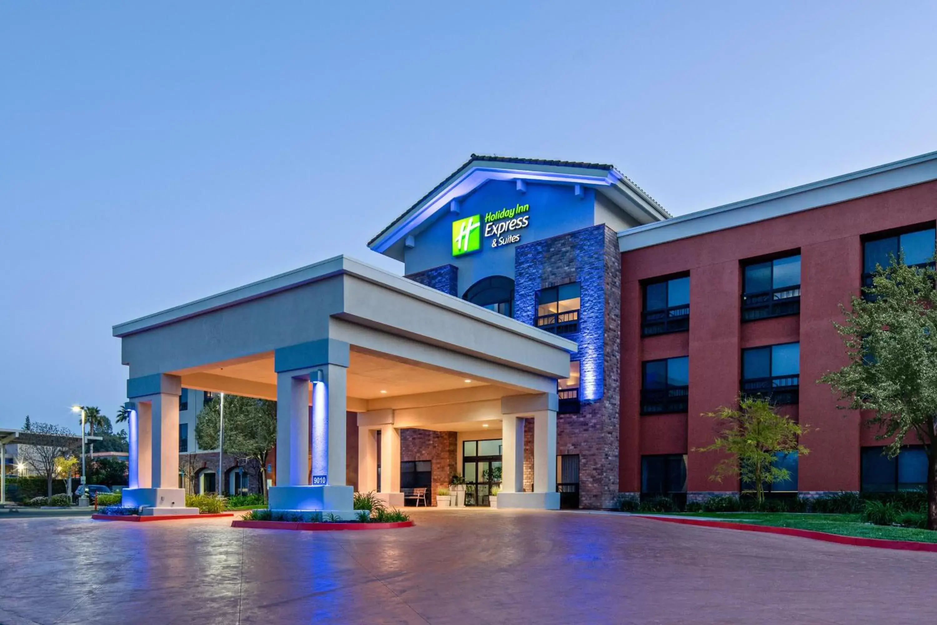 Property Building in Holiday Inn Express Hotel & Suites Atascadero, an IHG Hotel