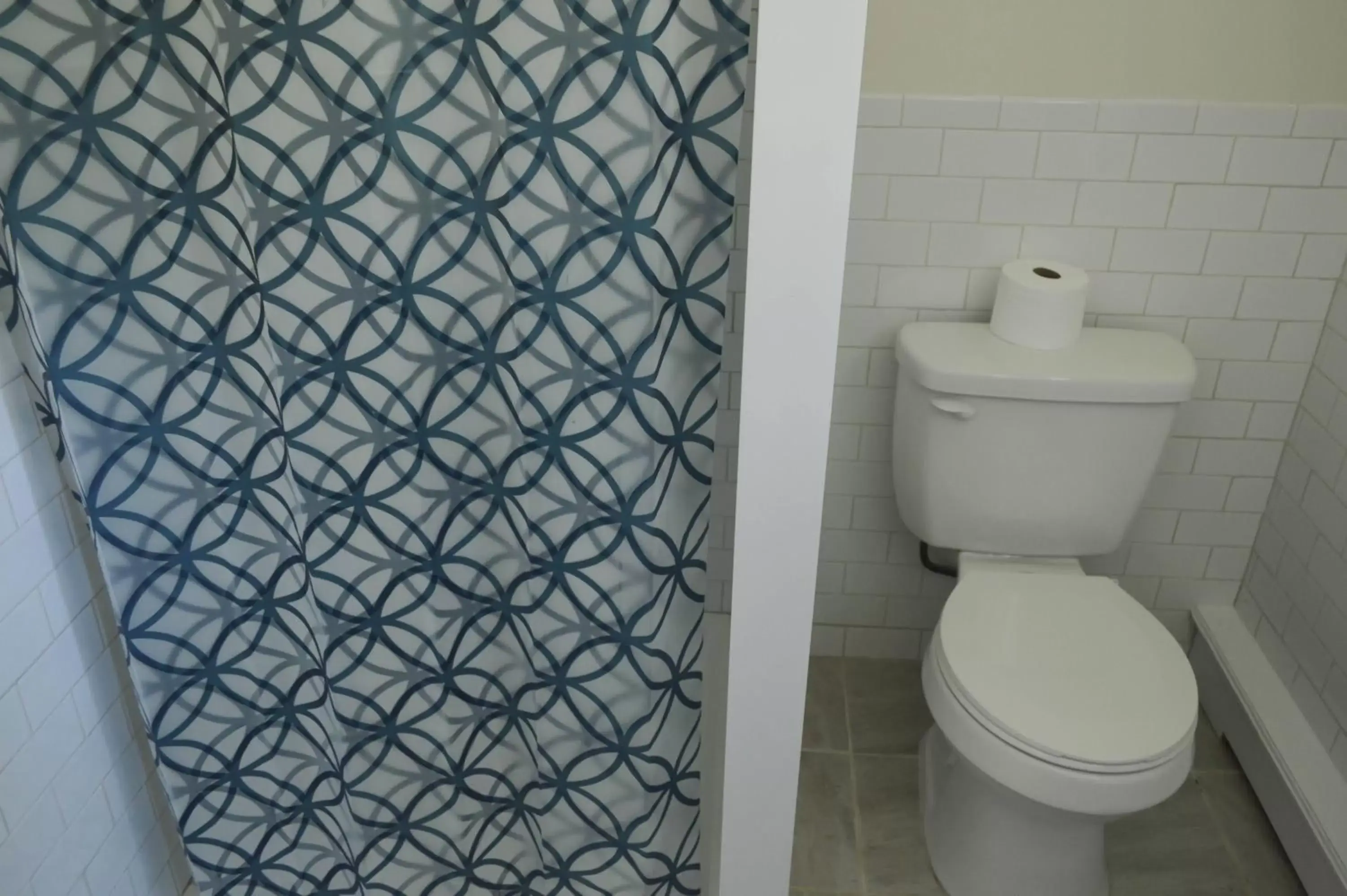 Bathroom in Willow Pond Motel