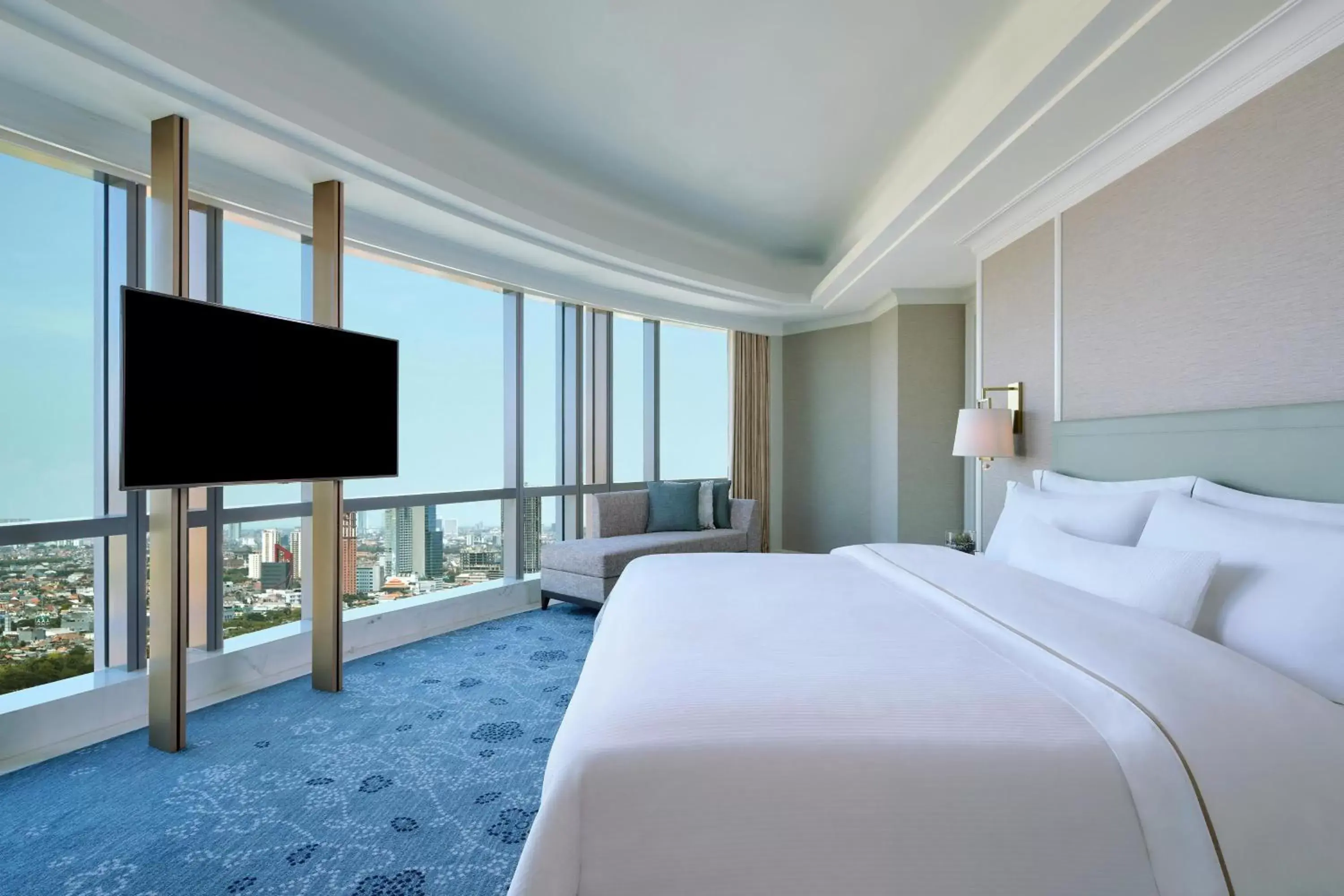 Bedroom, TV/Entertainment Center in The Westin Surabaya