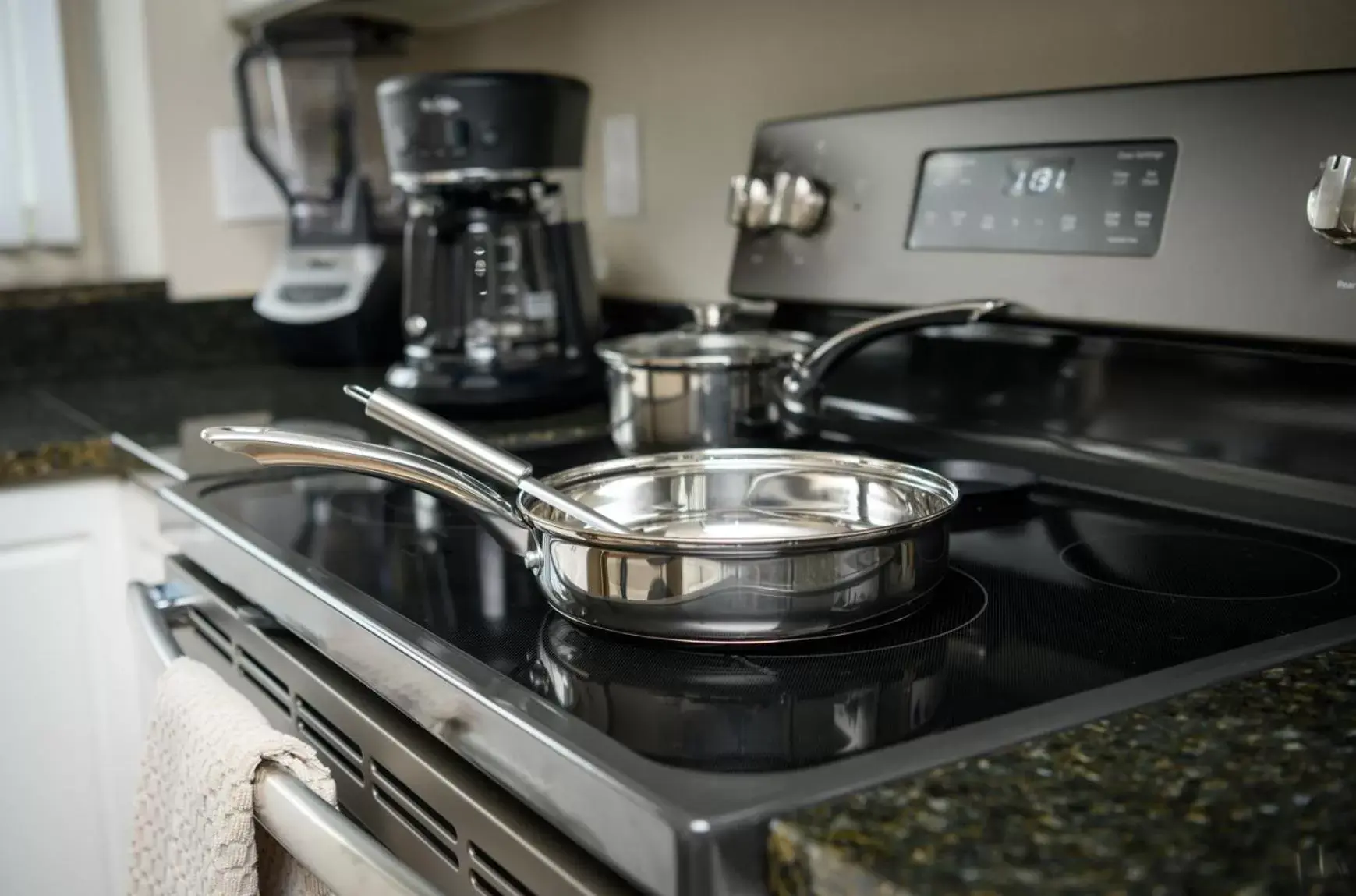 Kitchen or kitchenette in The VUE Boutique Hotel & Boathouse