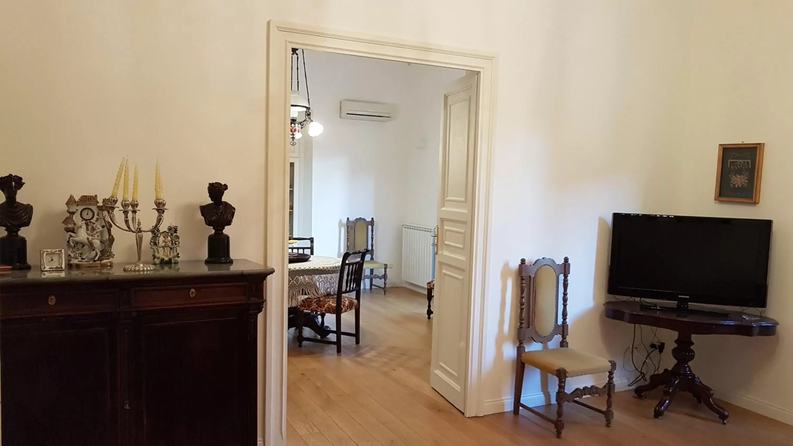 Seating Area in Il Cortile del Marchese Beccadelli