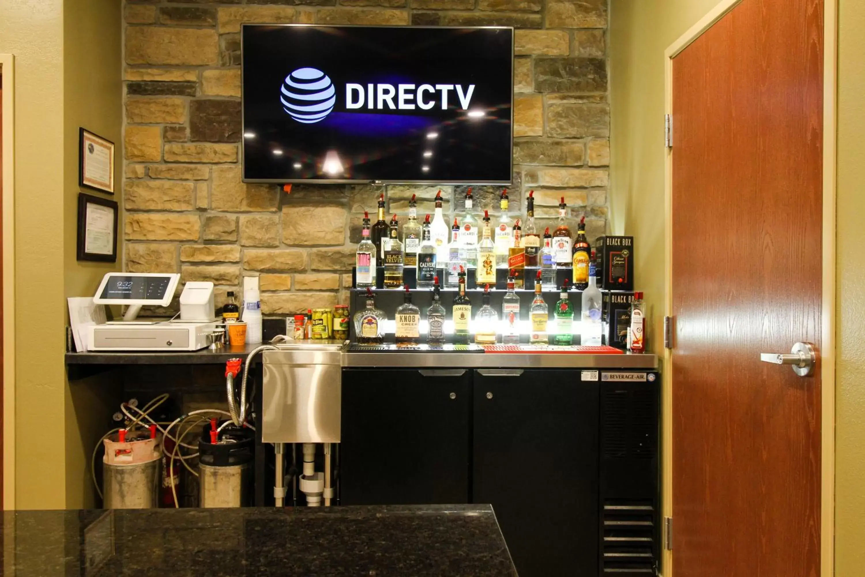 Lounge or bar in Cobblestone Hotel & Suites - Devils Lake Lounge or bar in Cobblestone Hotel & Suites - Devils Lake