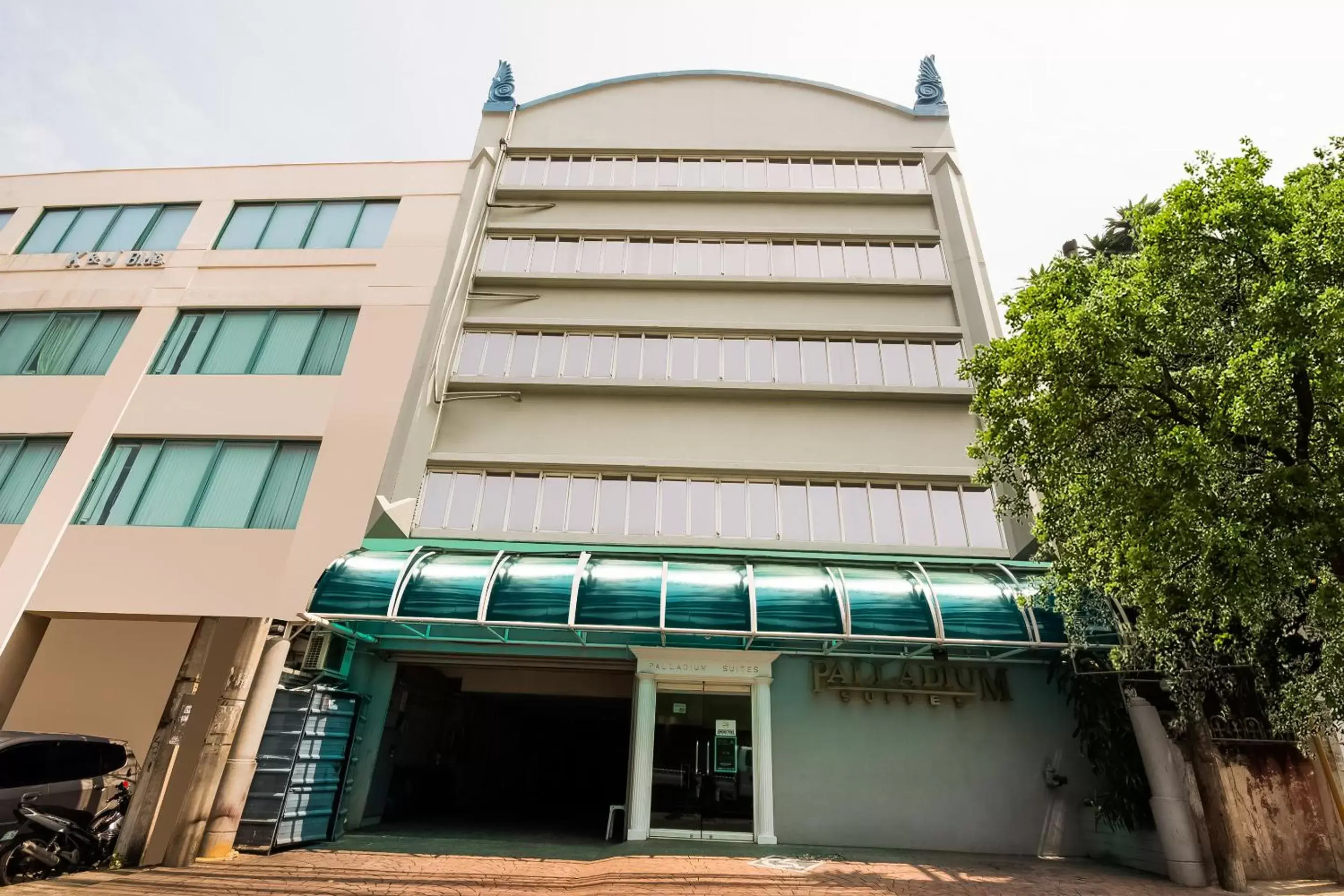 Facade/entrance, Property Building in OYO 227 Palladium Suites Hotel