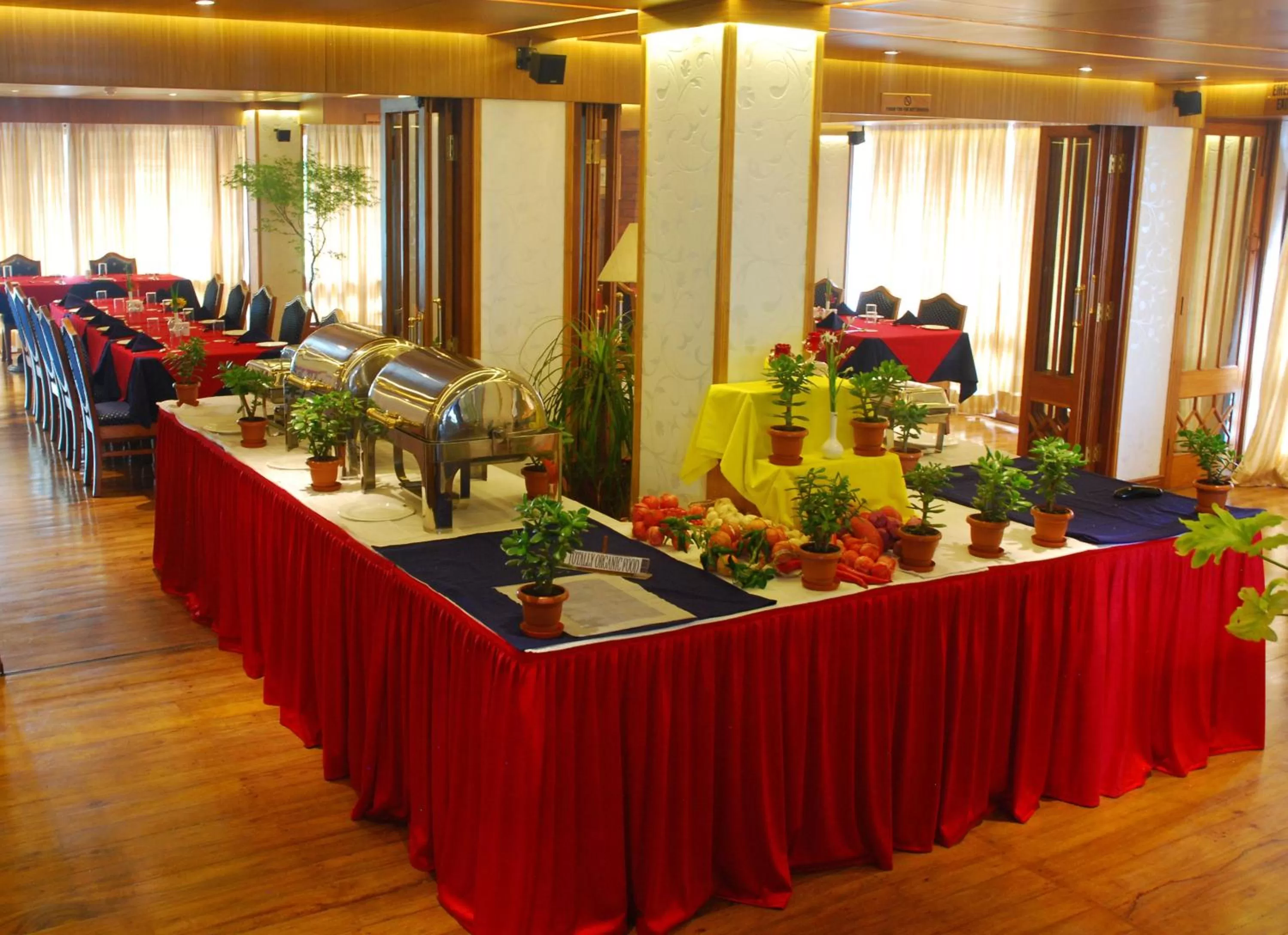 Food and drinks in Cedar Inn